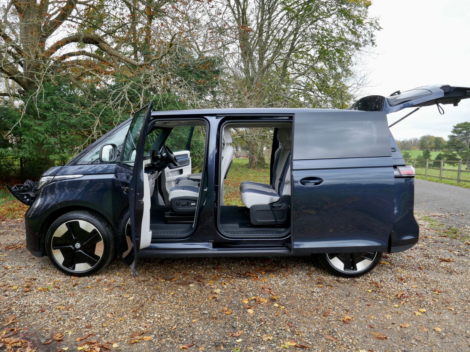 Volkswagen ID. Buzz Pro 77kWh 1ST Edition MPV 5dr Electric Auto (204 ps) 5dr Automatic 2025