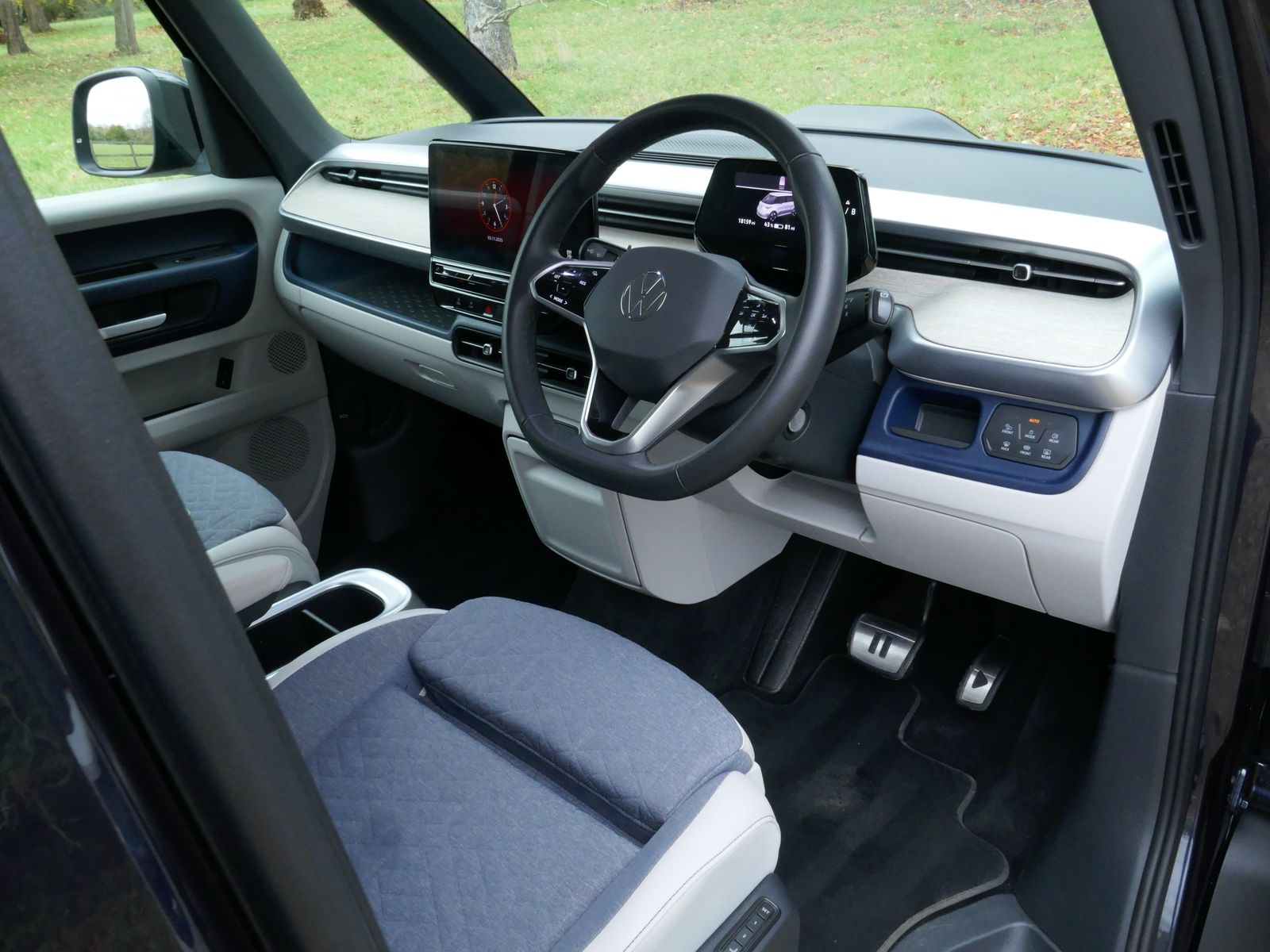 Volkswagen ID. Buzz Pro 77kWh 1ST Edition MPV 5dr Electric Auto (204 ps) 5dr Automatic 2025