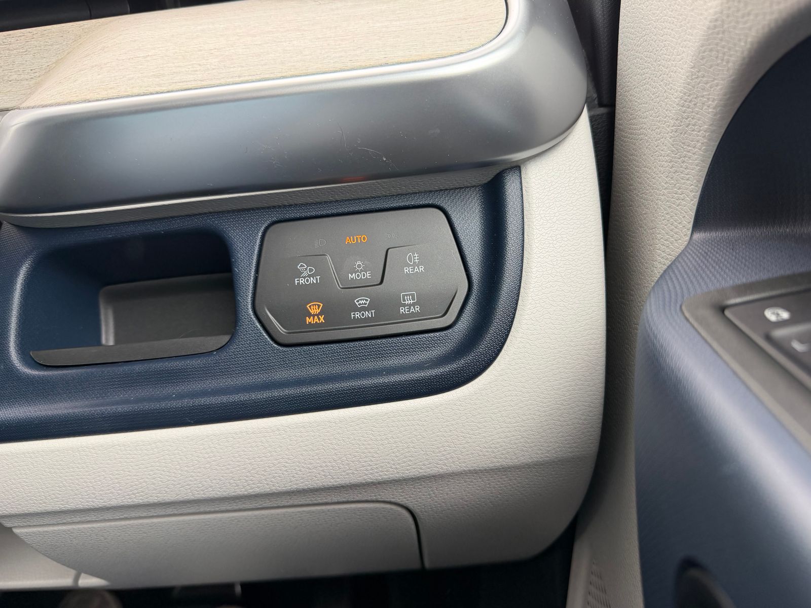 Volkswagen ID. Buzz Pro 77kWh 1ST Edition MPV 5dr Electric Auto (204 ps) 5dr Automatic 2025