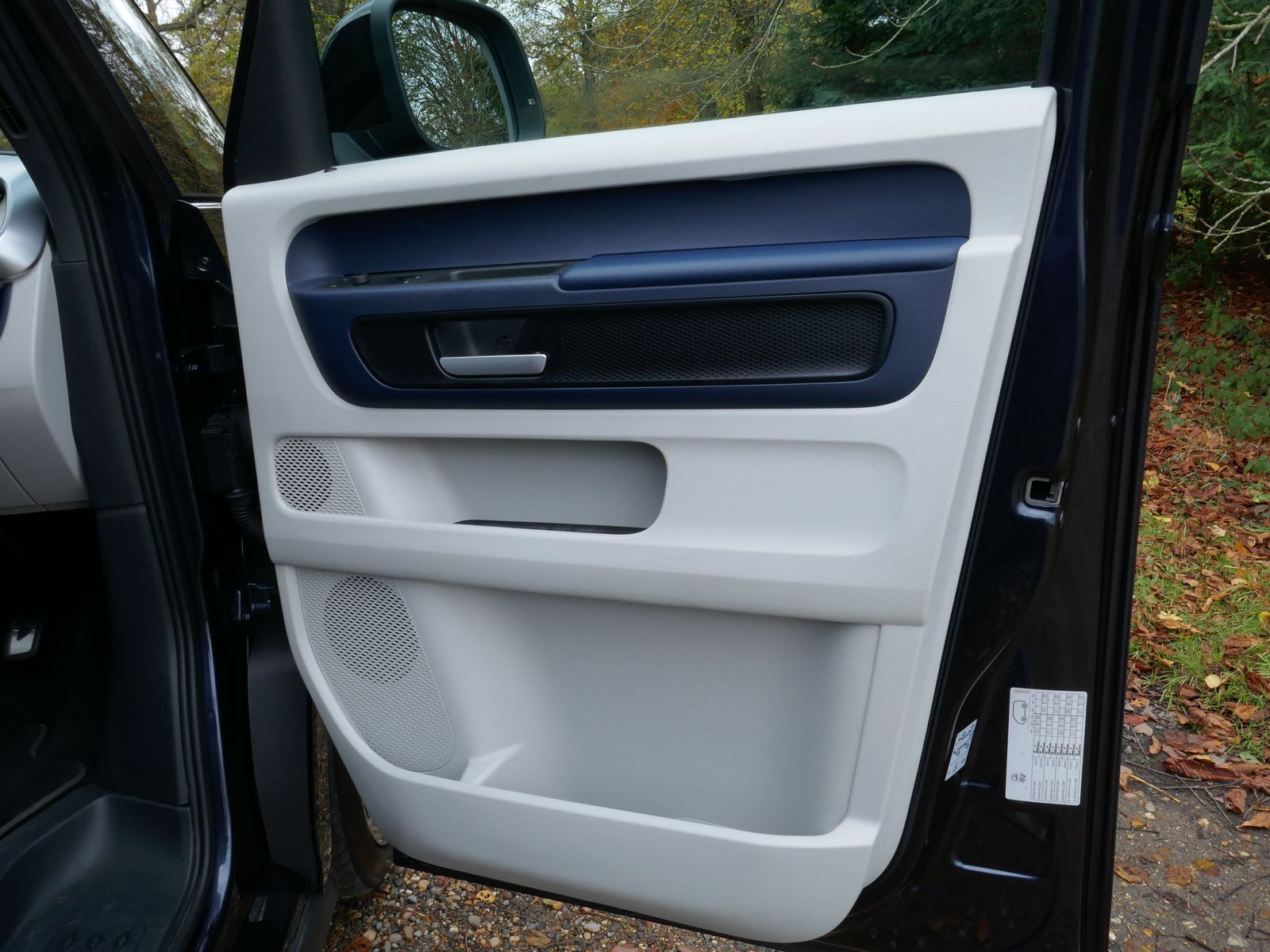 Volkswagen ID. Buzz Pro 77kWh 1ST Edition MPV 5dr Electric Auto (204 ps) 5dr Automatic 2025