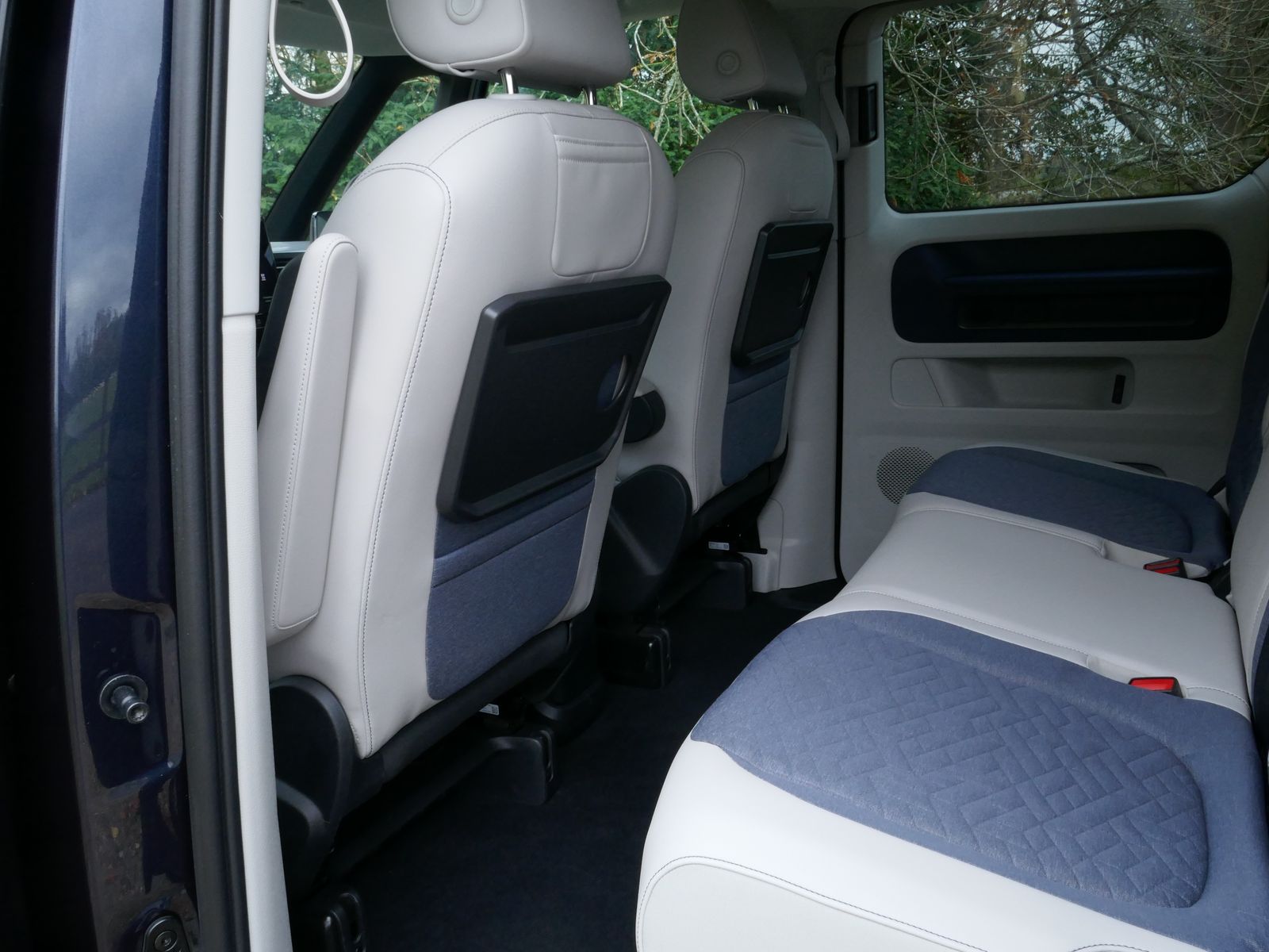 Volkswagen ID. Buzz Pro 77kWh 1ST Edition MPV 5dr Electric Auto (204 ps) 5dr Automatic 2025