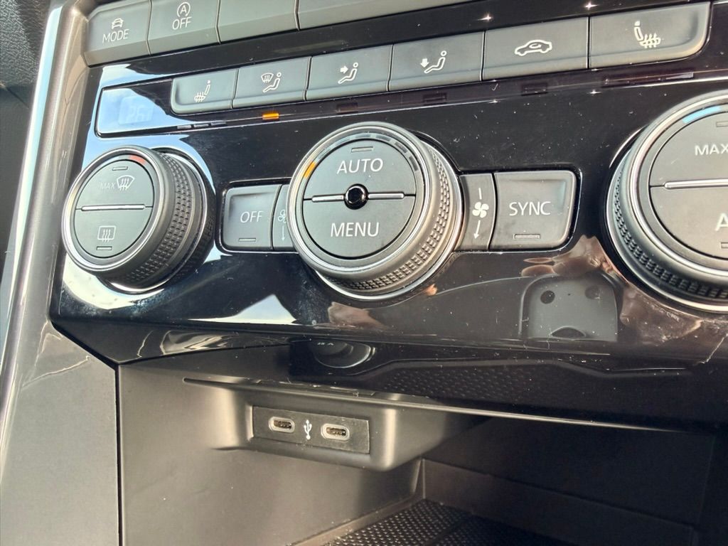 Volkswagen T-Roc 1.5 TSI GPF EVO R-Line SUV 5dr Petrol Manual Euro 6 (s/s) (150 ps) 5dr Manual 2026