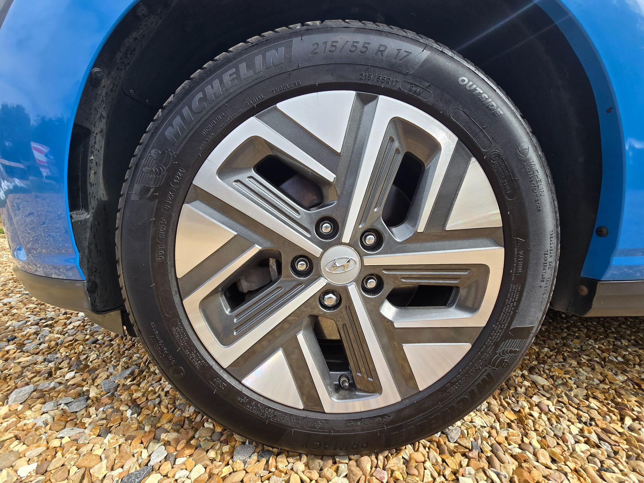 Hyundai Kona 64kWh Premium Auto 5dr (10.5kW Charger) 5dr Automatic 2021