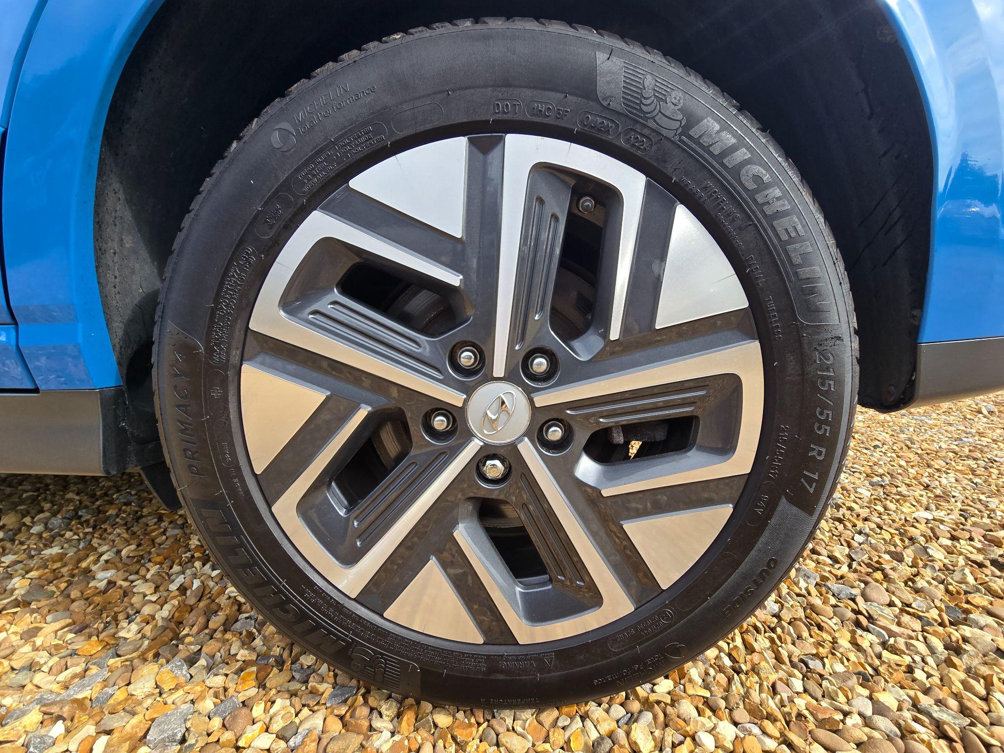 Hyundai Kona 64kWh Premium Auto 5dr (10.5kW Charger) 5dr Automatic 2021