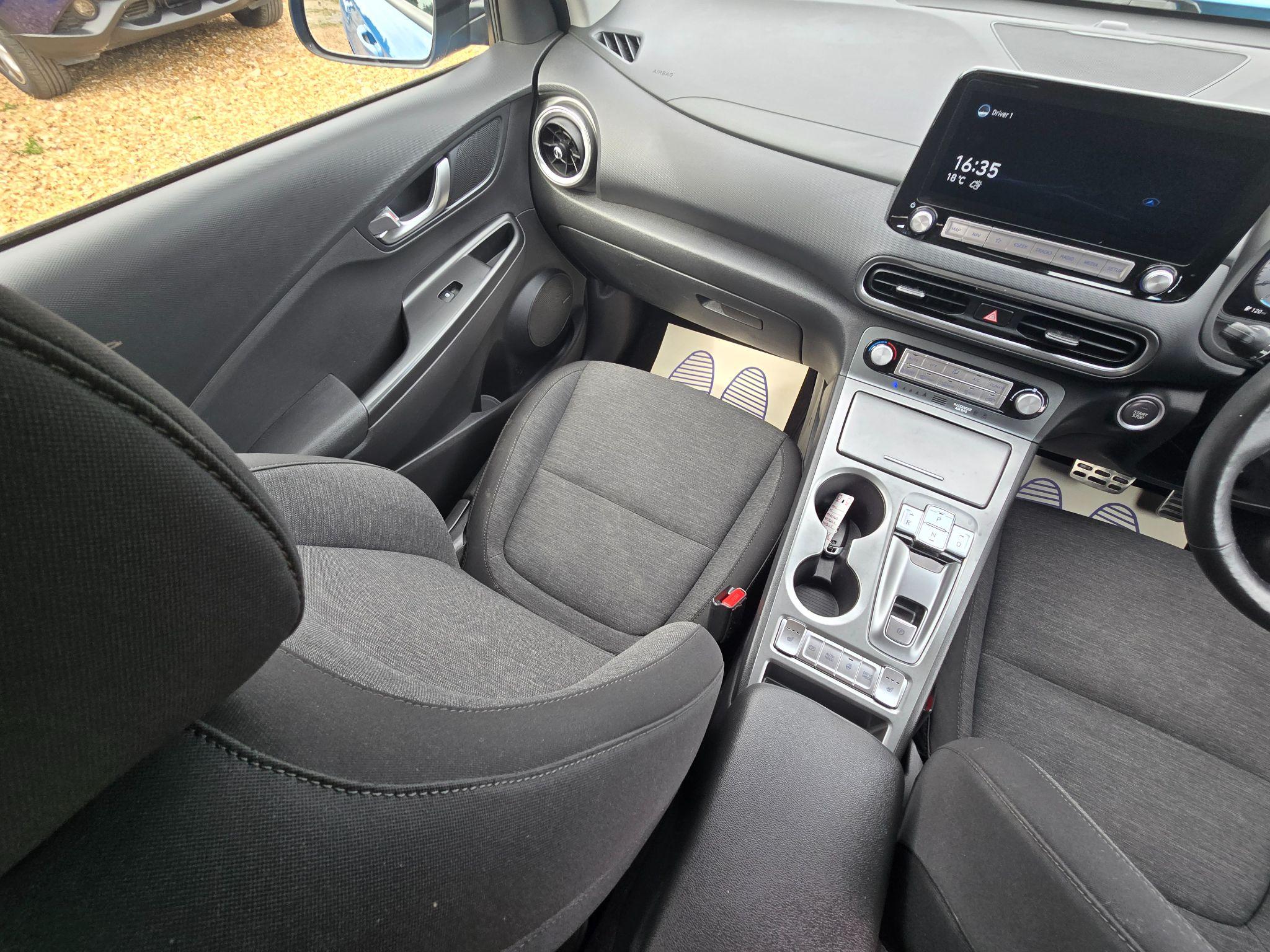 Hyundai Kona 64kWh Premium Auto 5dr (10.5kW Charger) 5dr Automatic 2021