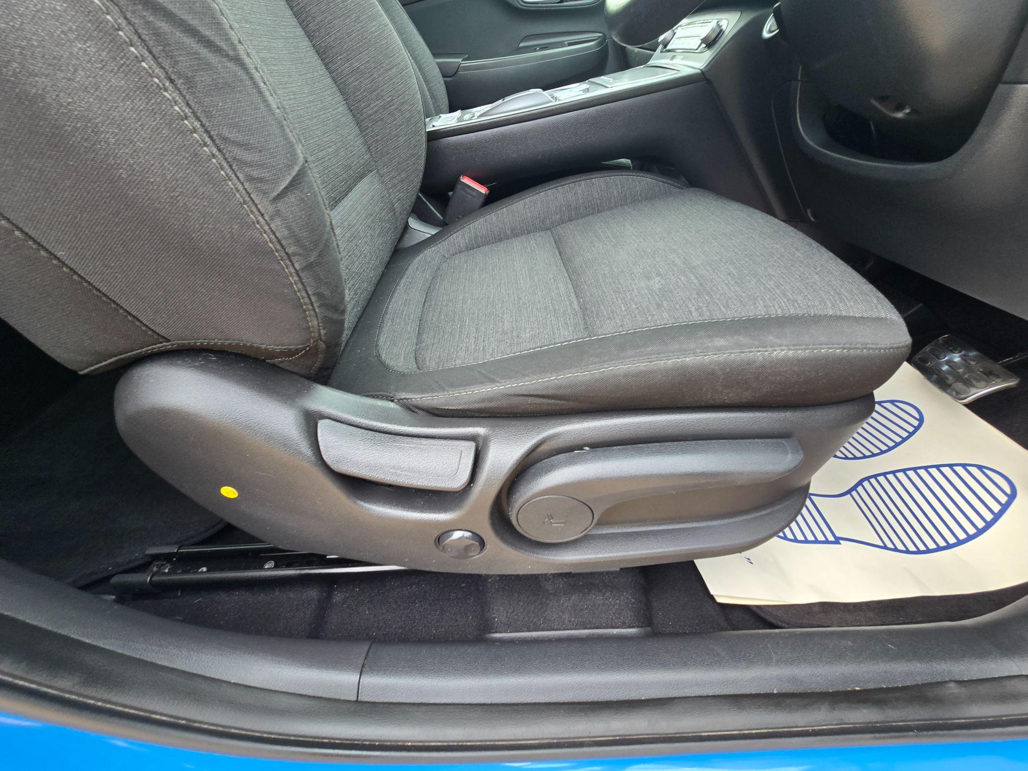 Hyundai Kona 64kWh Premium Auto 5dr (10.5kW Charger) 5dr Automatic 2021