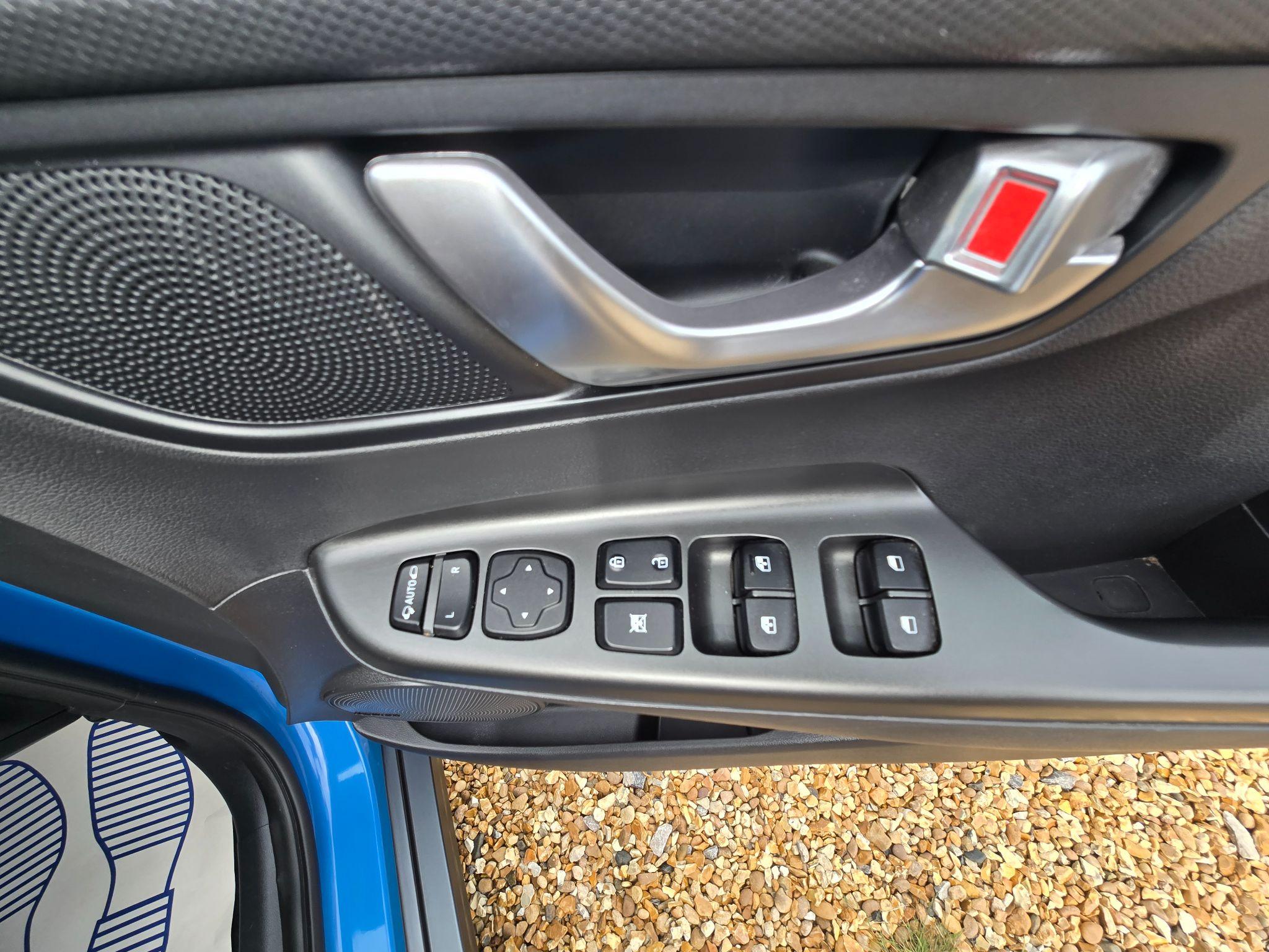 Hyundai Kona 64kWh Premium Auto 5dr (10.5kW Charger) 5dr Automatic 2021