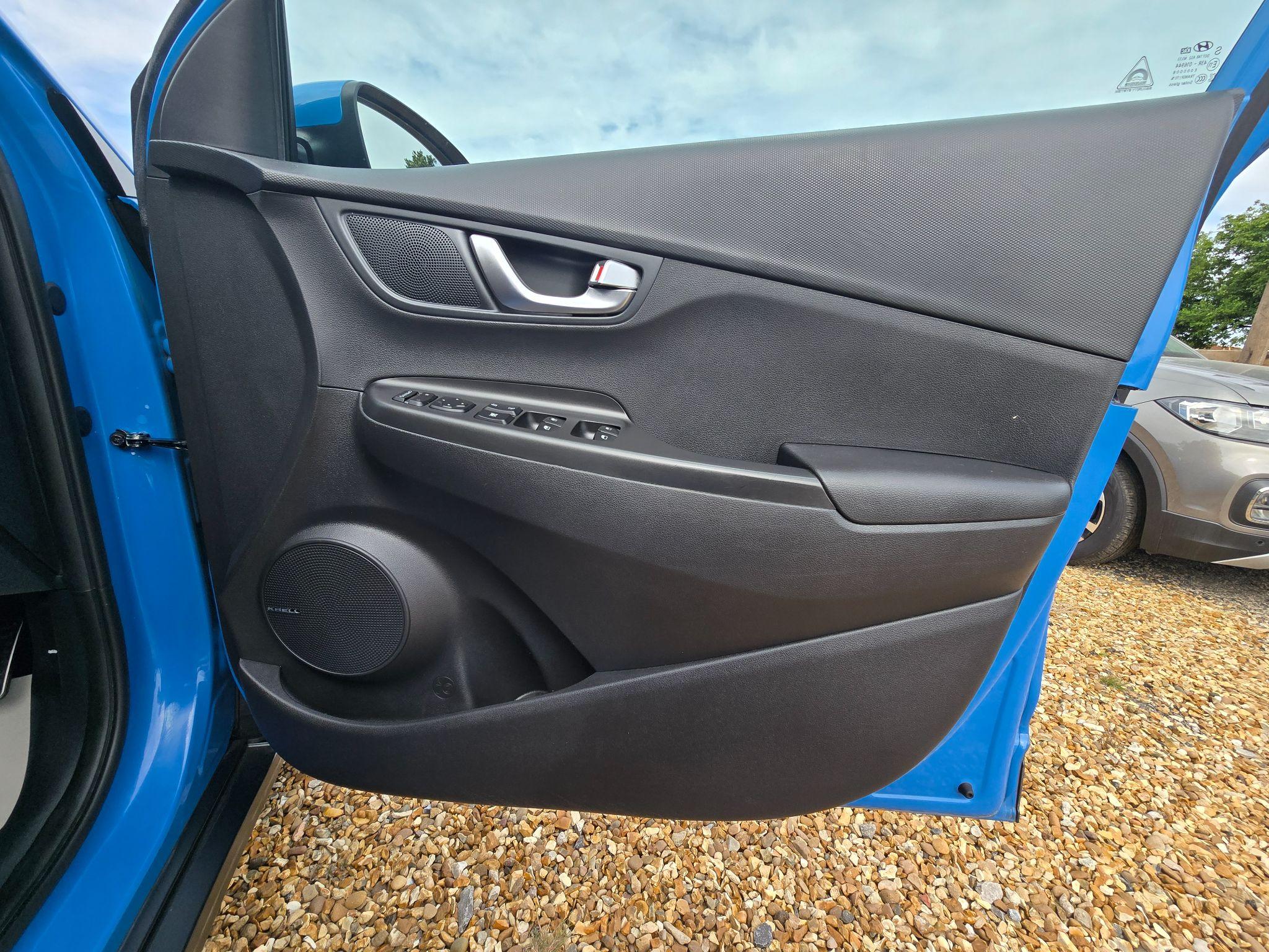 Hyundai Kona 64kWh Premium Auto 5dr (10.5kW Charger) 5dr Automatic 2021