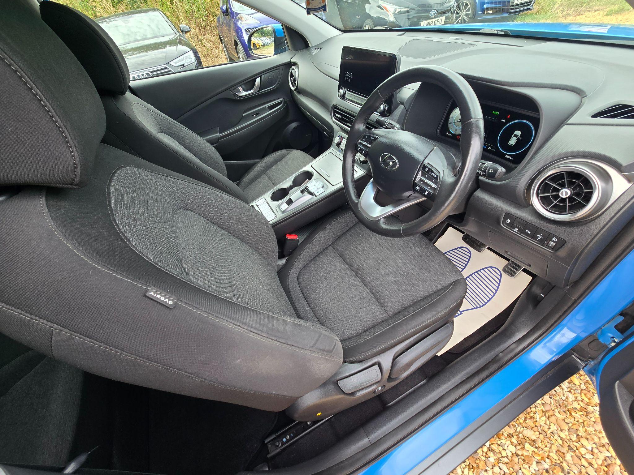 Hyundai Kona 64kWh Premium Auto 5dr (10.5kW Charger) 5dr Automatic 2021