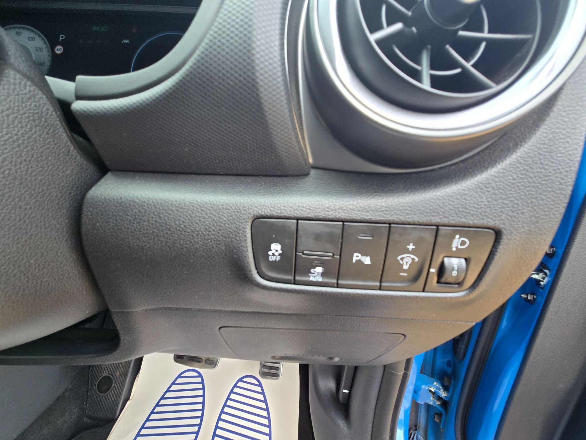 Hyundai Kona 64kWh Premium Auto 5dr (10.5kW Charger) 5dr Automatic 2021