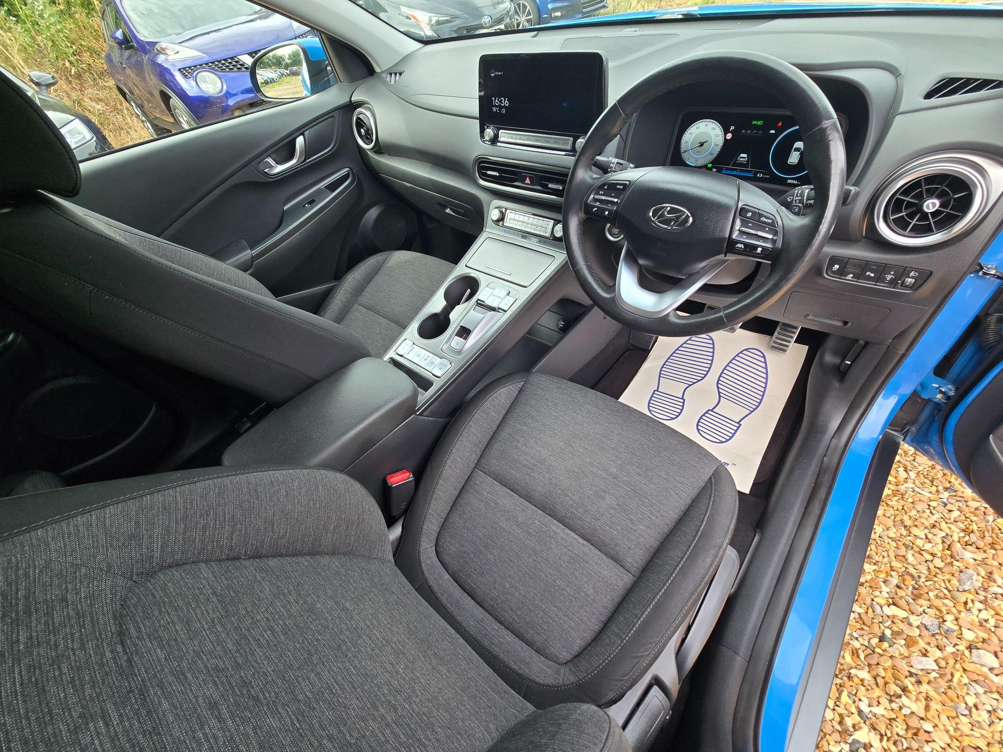 Hyundai Kona 64kWh Premium Auto 5dr (10.5kW Charger) 5dr Automatic 2021