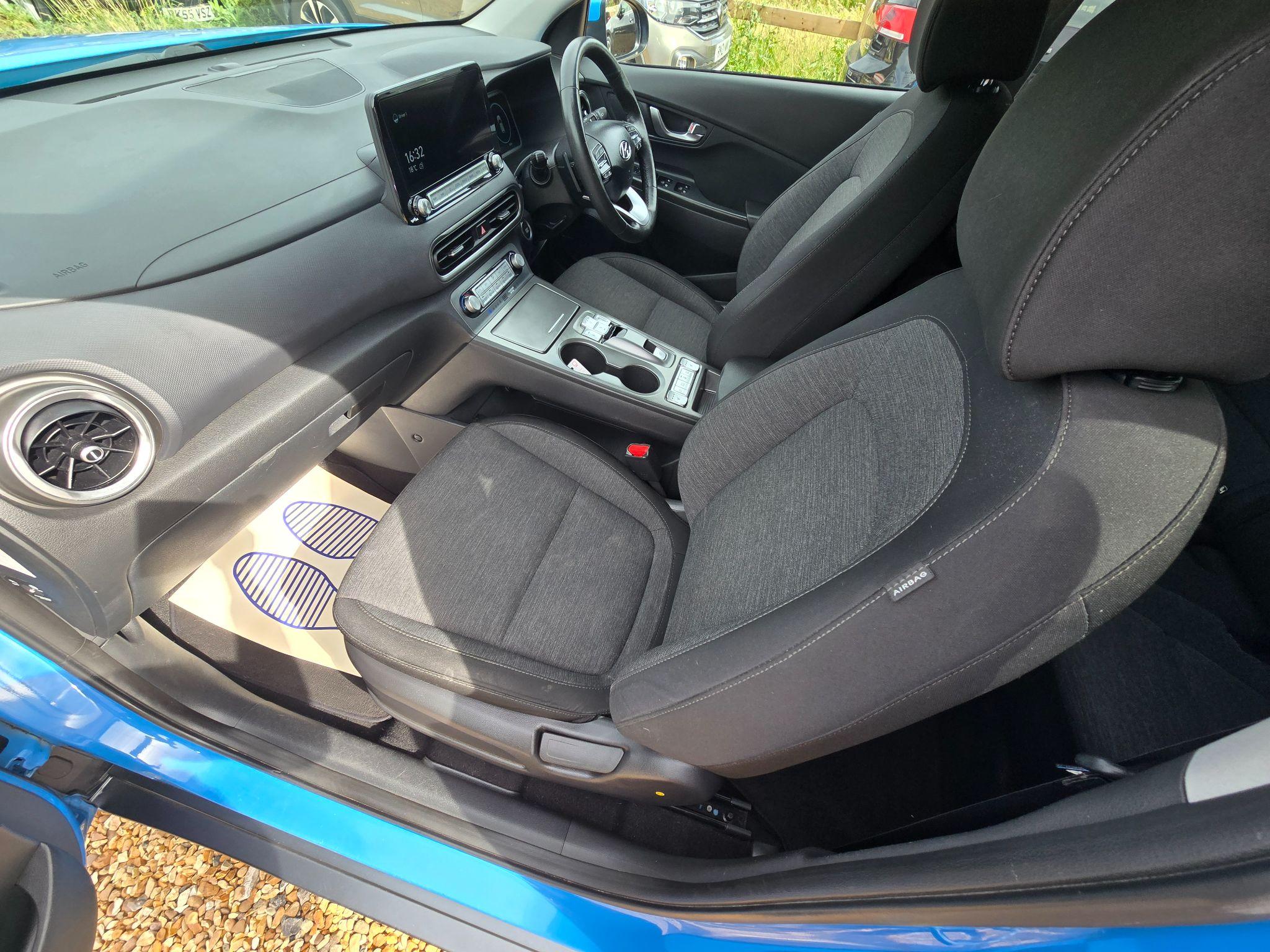 Hyundai Kona 64kWh Premium Auto 5dr (10.5kW Charger) 5dr Automatic 2021