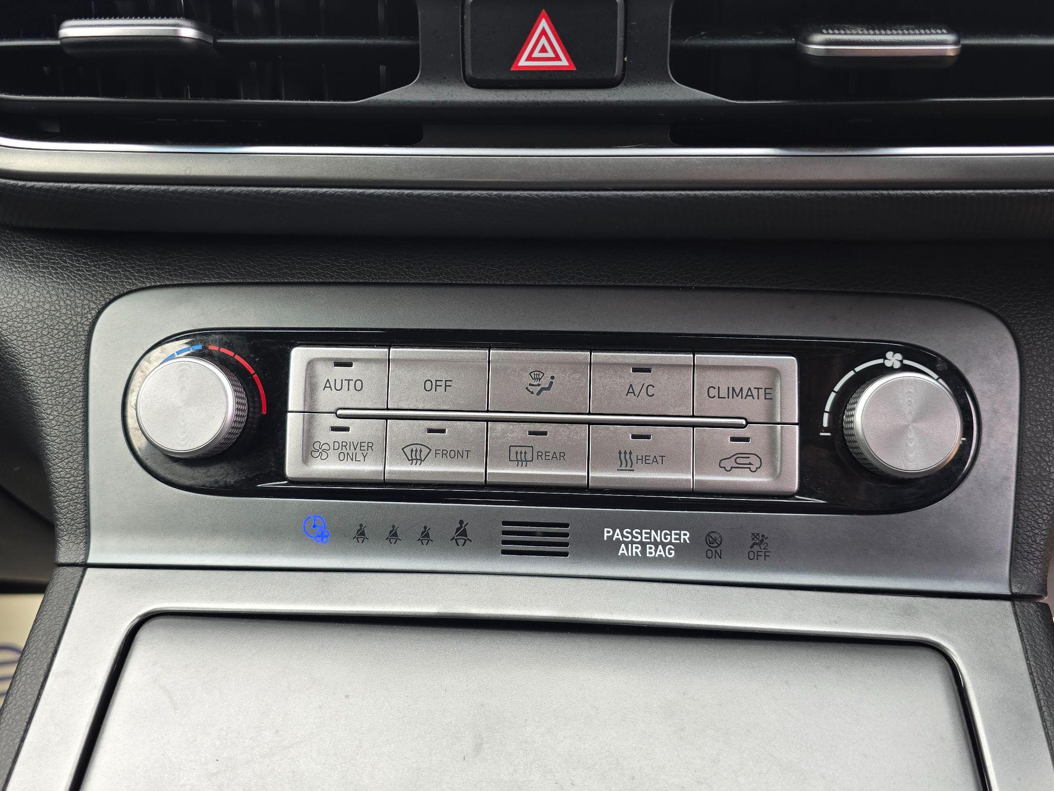 Hyundai Kona 64kWh Premium Auto 5dr (10.5kW Charger) 5dr Automatic 2021