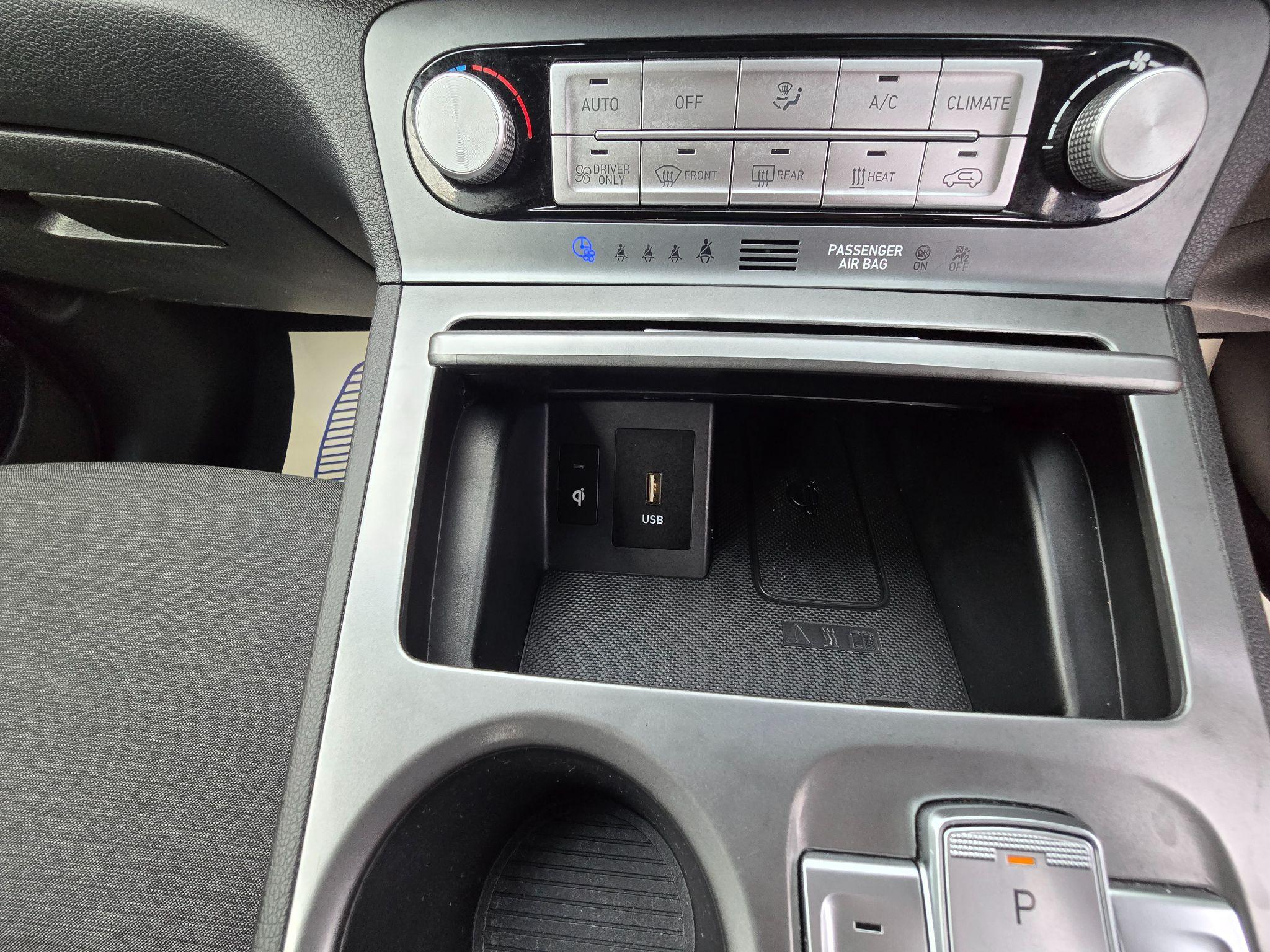 Hyundai Kona 64kWh Premium Auto 5dr (10.5kW Charger) 5dr Automatic 2021