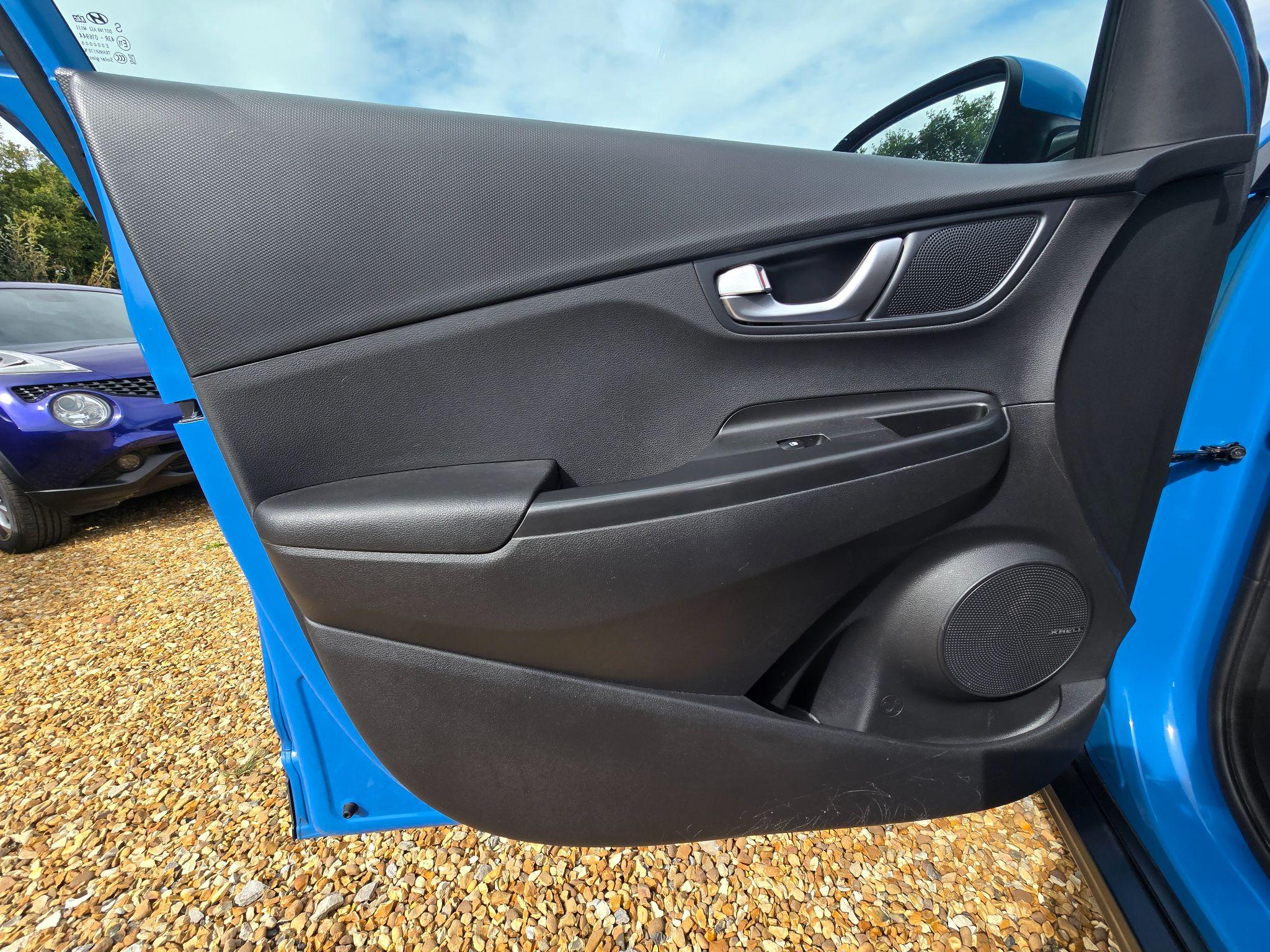 Hyundai Kona 64kWh Premium Auto 5dr (10.5kW Charger) 5dr Automatic 2021