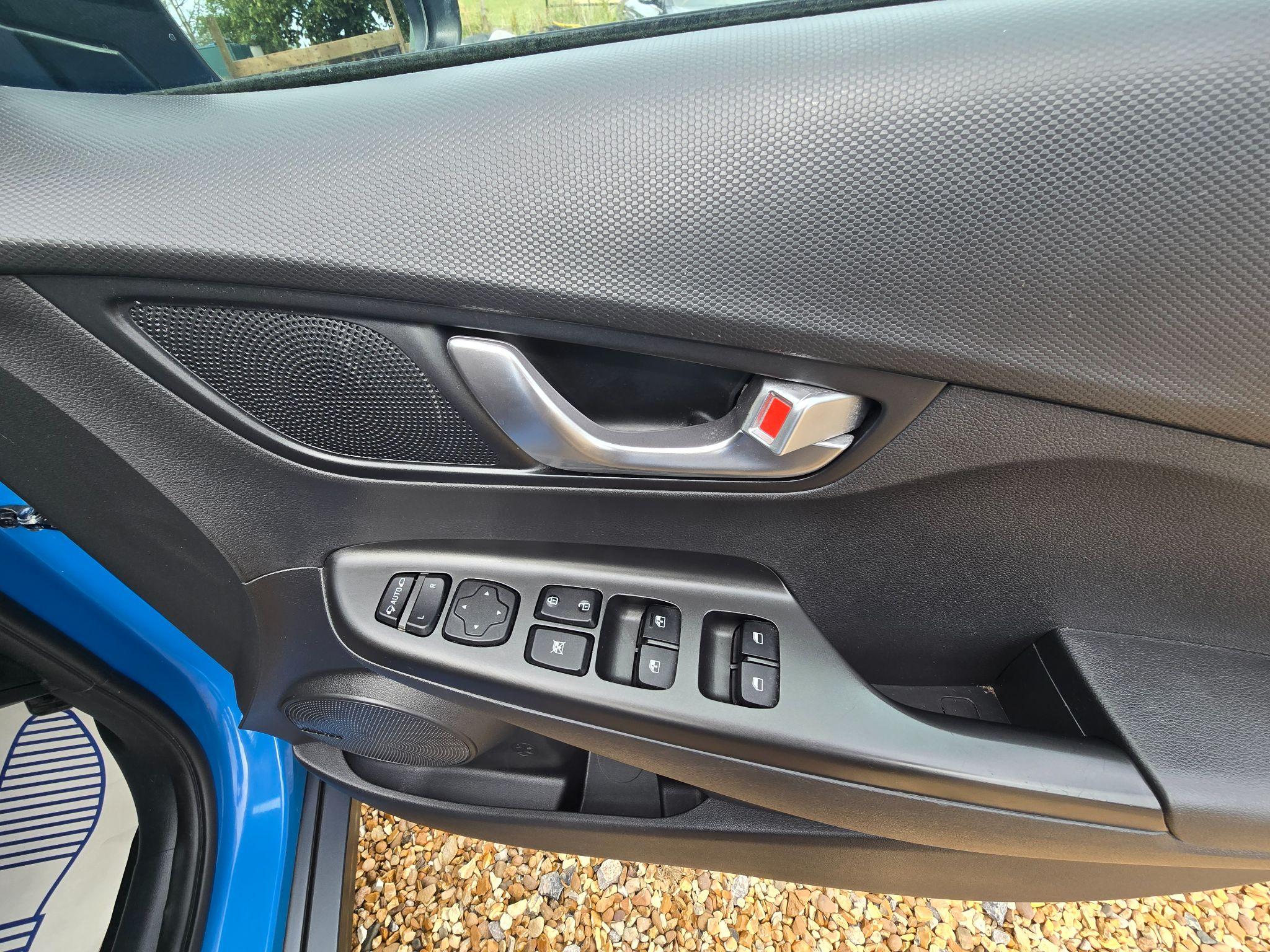 Hyundai Kona 64kWh Premium Auto 5dr (10.5kW Charger) 5dr Automatic 2021