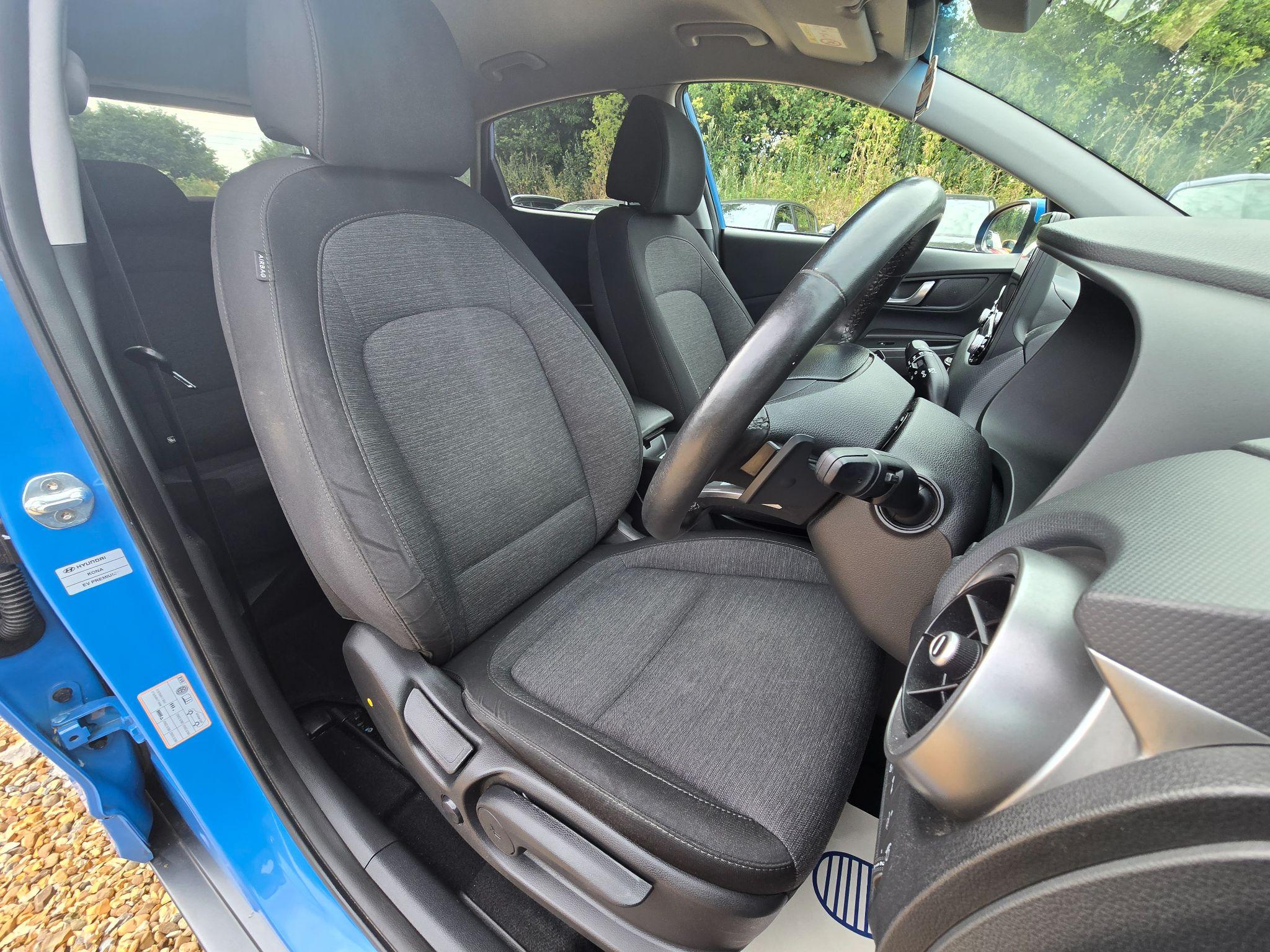 Hyundai Kona 64kWh Premium Auto 5dr (10.5kW Charger) 5dr Automatic 2021