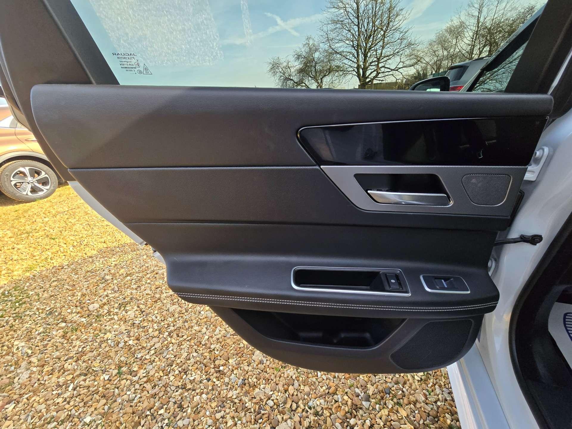 Jaguar XF 2.0 XF R-Sport D Auto 4dr 4dr Automatic 2018