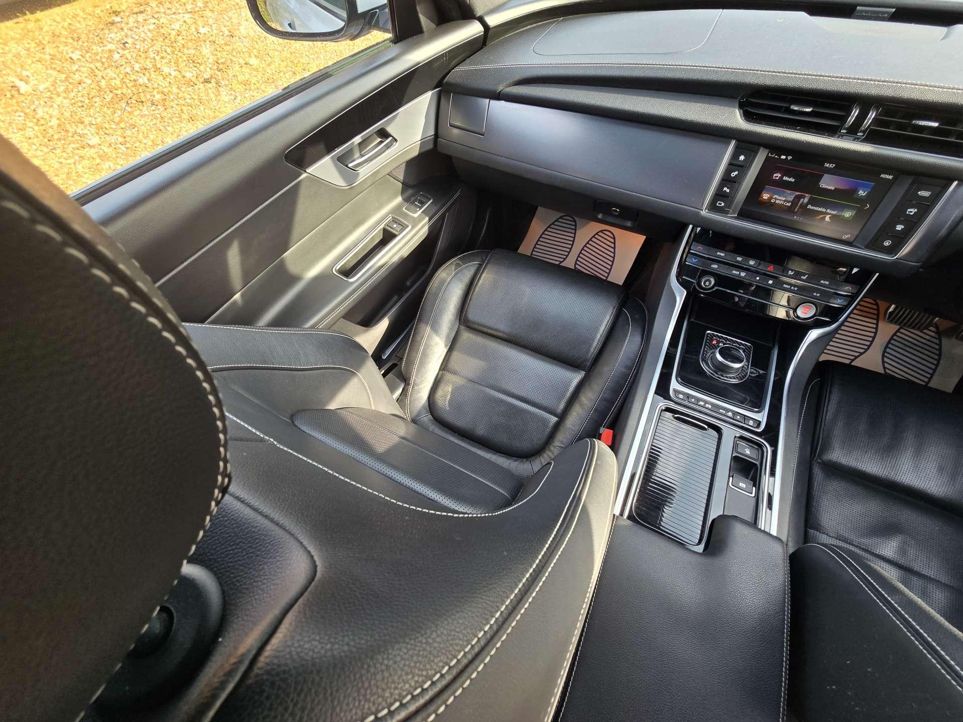 Jaguar XF 2.0 XF R-Sport D Auto 4dr 4dr Automatic 2018