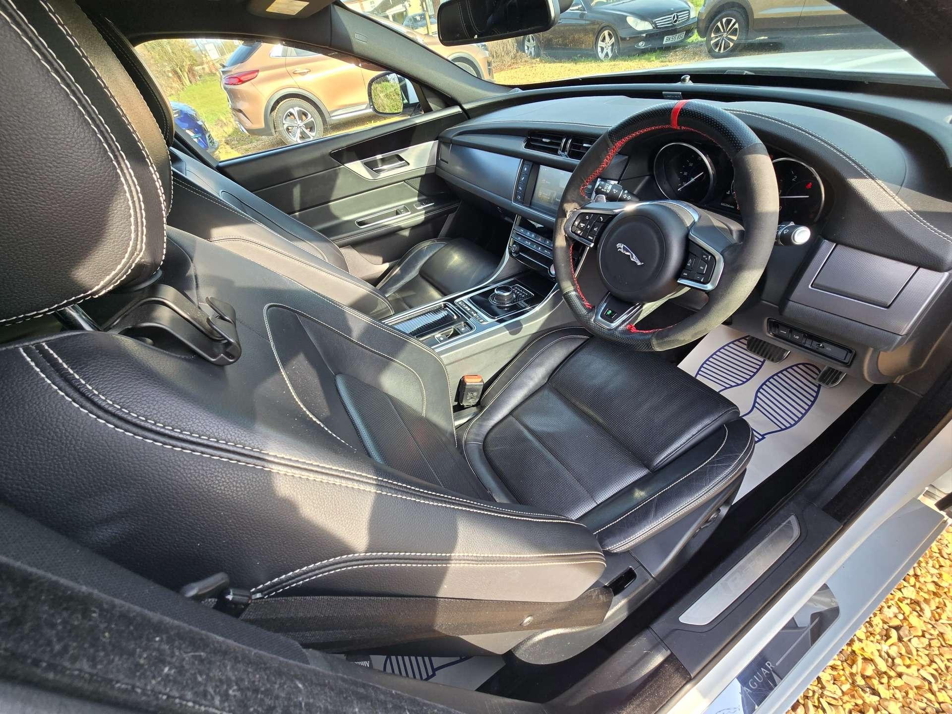 Jaguar XF 2.0 XF R-Sport D Auto 4dr 4dr Automatic 2018