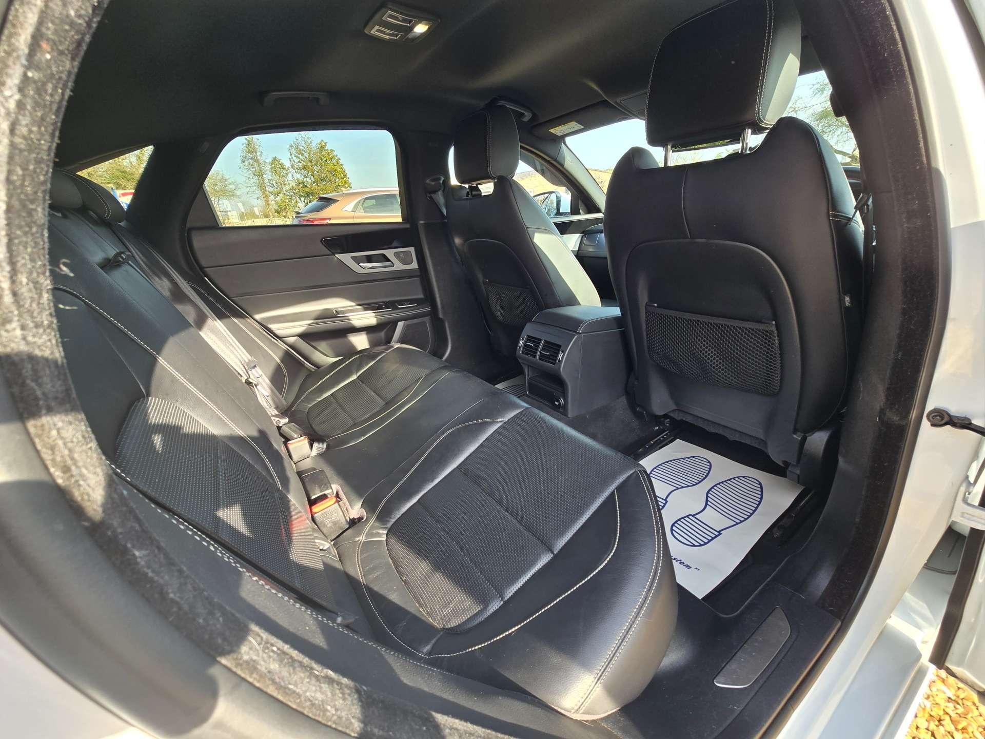 Jaguar XF 2.0 XF R-Sport D Auto 4dr 4dr Automatic 2018