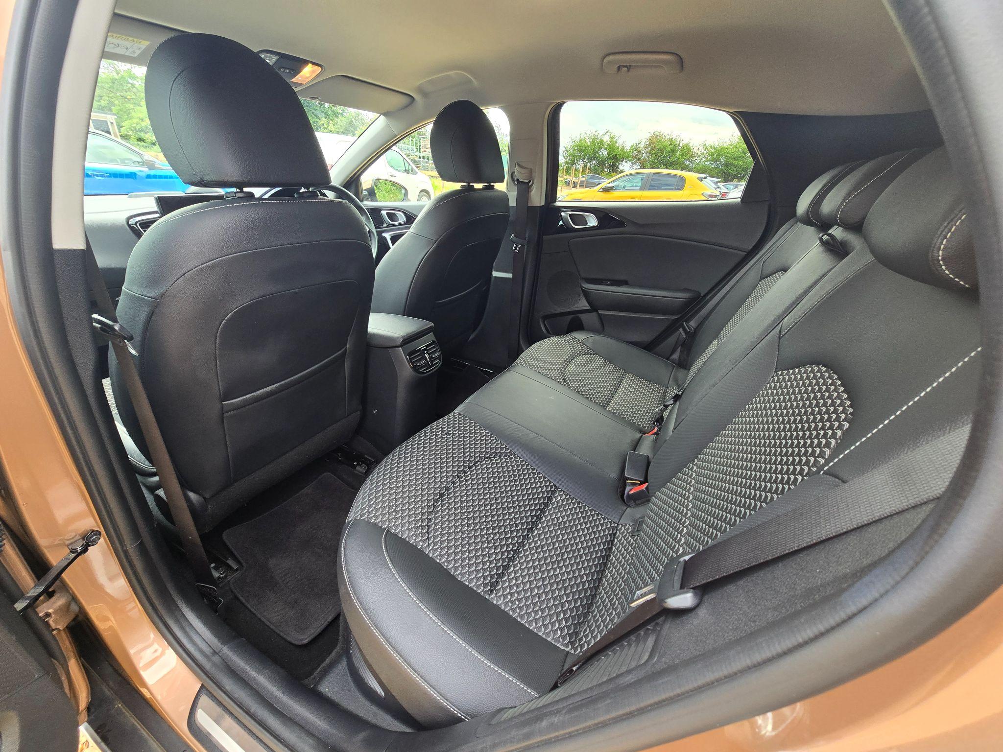 Kia XCeed 1.6 GDi 8.9kWh 3 DCT Euro 6 (s/s) 5dr 5dr Automatic 2022