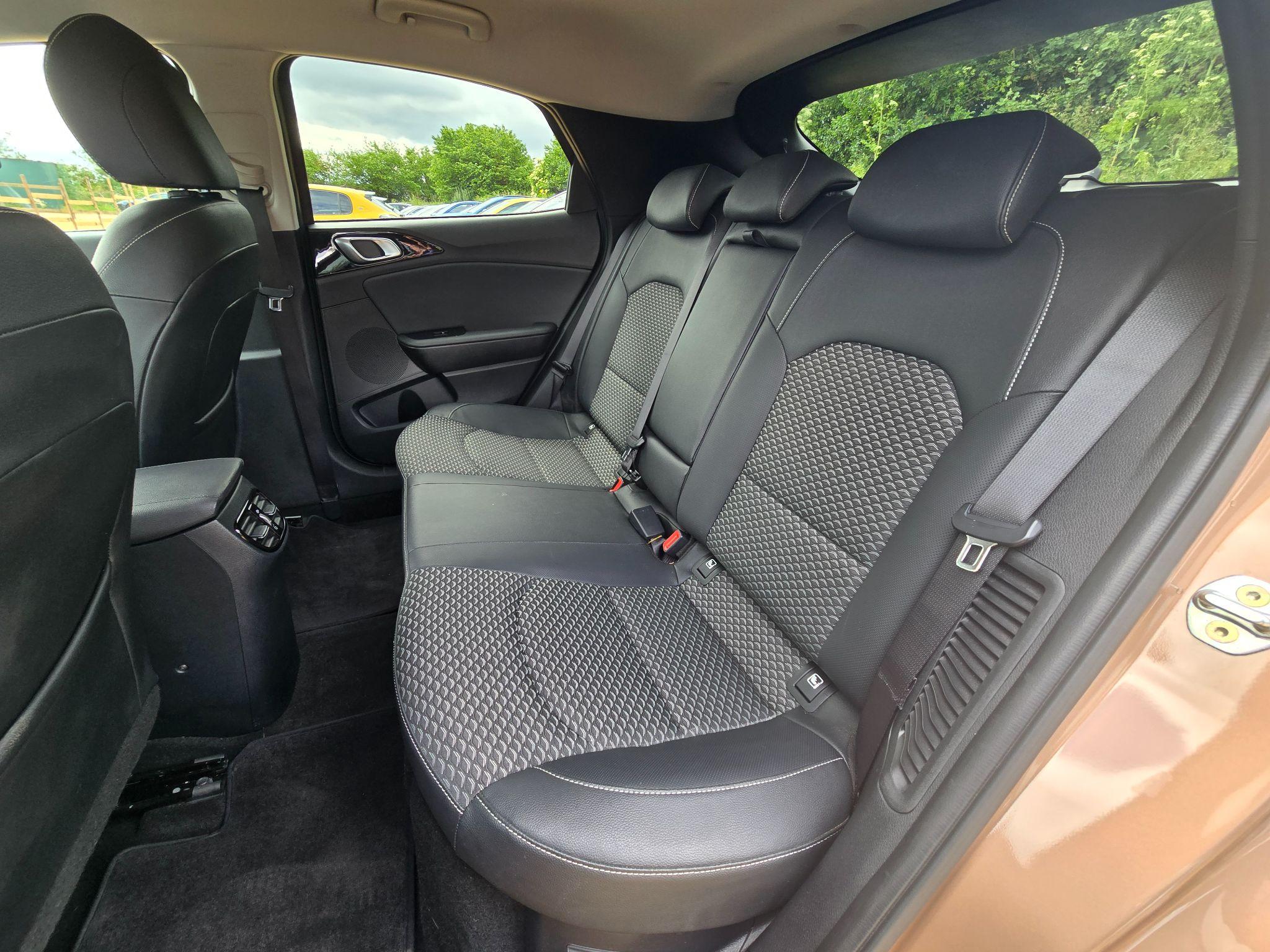 Kia XCeed 1.6 GDi 8.9kWh 3 DCT Euro 6 (s/s) 5dr 5dr Automatic 2022