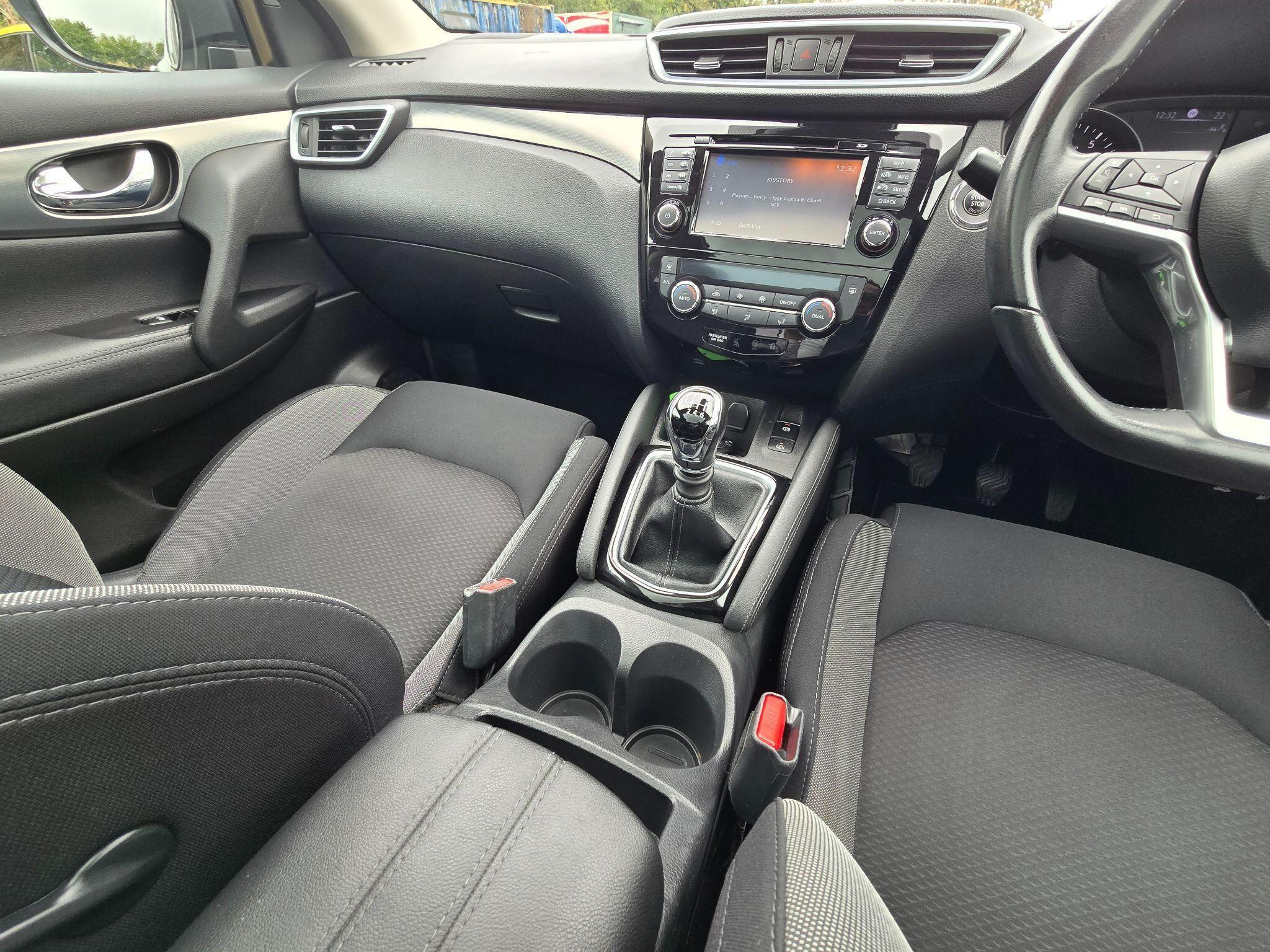 Nissan Qashqai 1.3 DIG-T N-Connecta Euro 6 (s/s) 5dr 5dr Manual 2018