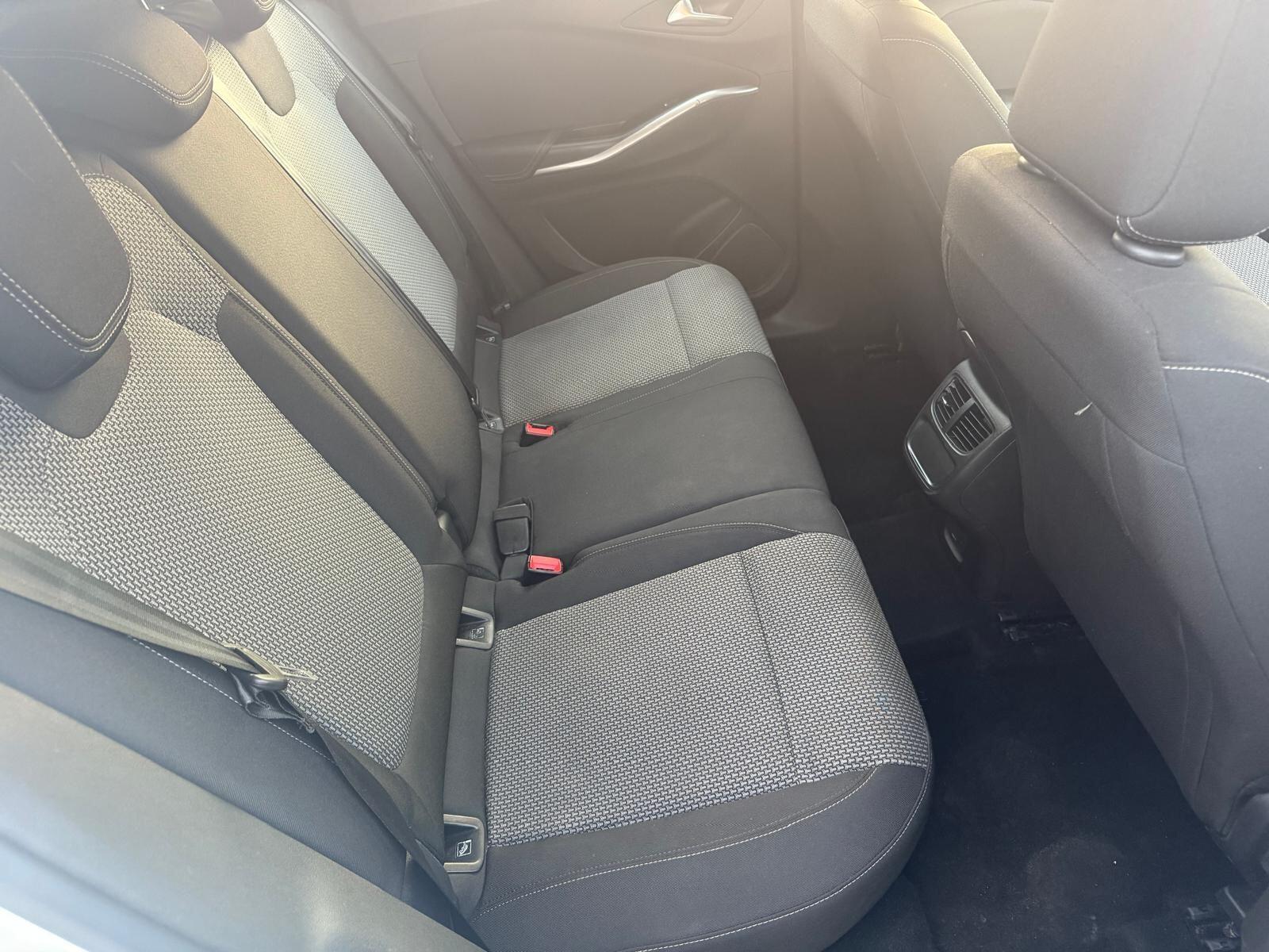 Vauxhall Grandland X 1.2 Turbo SE Euro 6 (s/s) 5dr 5dr Manual 2019