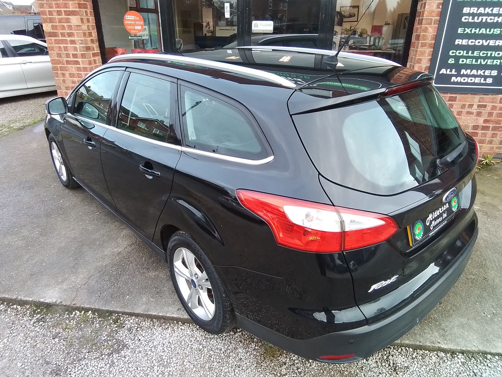 Ford Focus 1.6L Zetec Auto Estate 5dr Petrol Automatic Euro 5 (123 bhp) 5dr Automatic 2025
