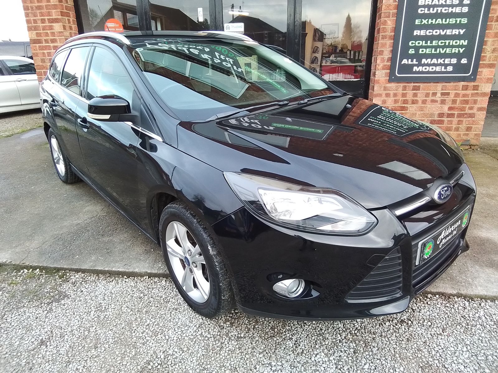Ford Focus 1.6L Zetec Auto Estate 5dr Petrol Automatic Euro 5 (123 bhp) 5dr Automatic 2025