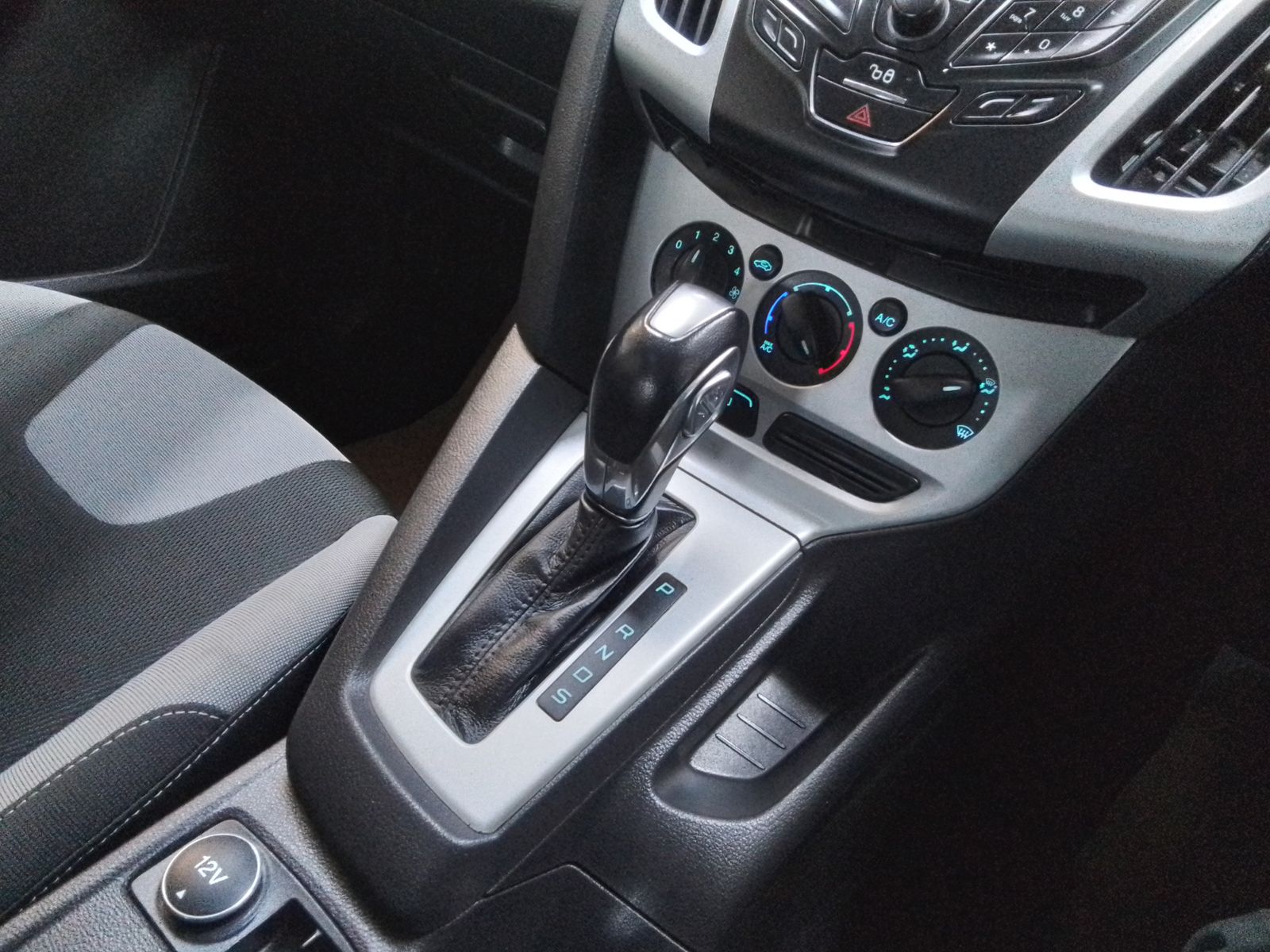 Ford Focus 1.6L Zetec Auto Estate 5dr Petrol Automatic Euro 5 (123 bhp) 5dr Automatic 2025