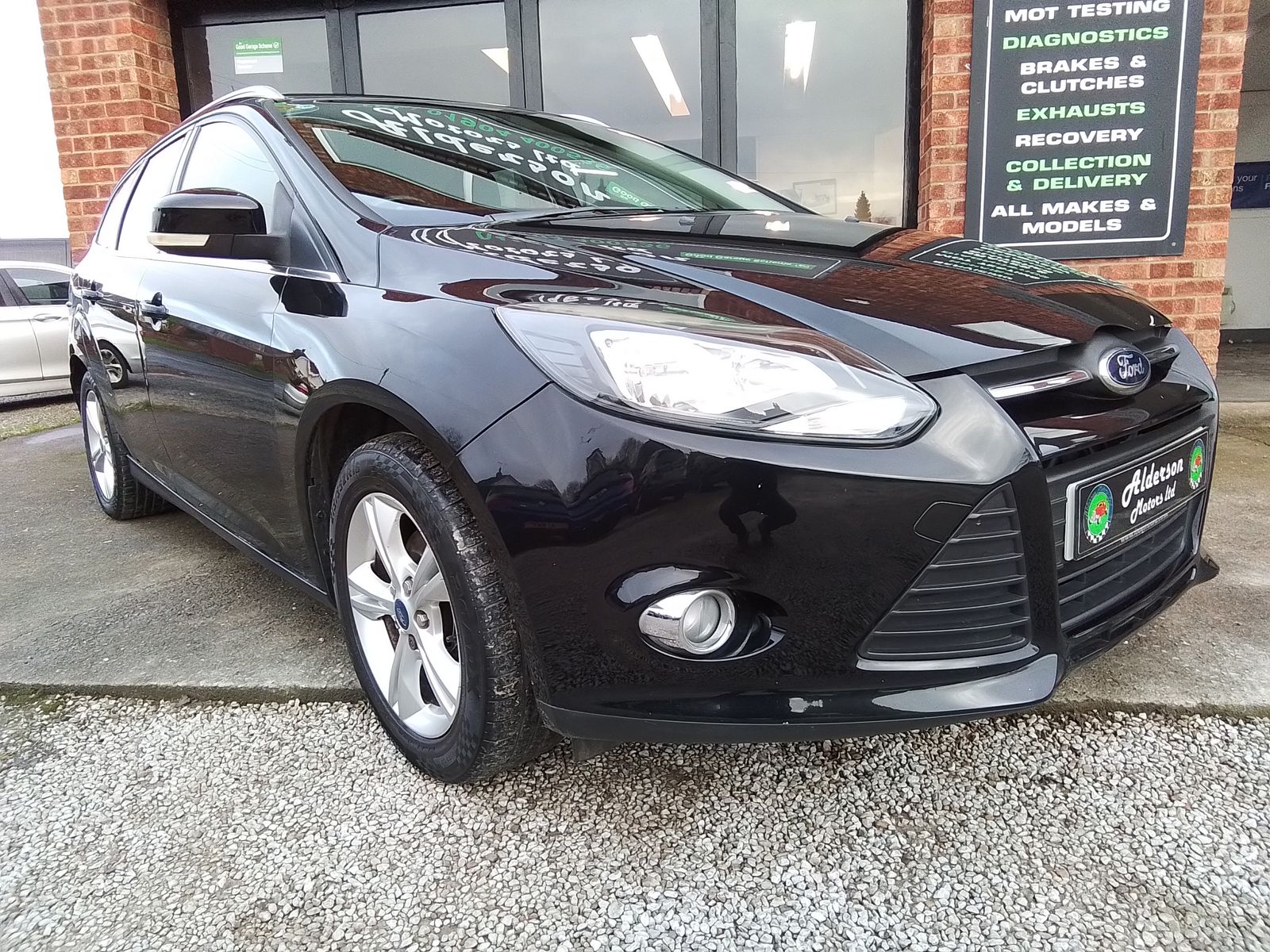 Ford Focus 1.6L Zetec Auto Estate 5dr Petrol Automatic Euro 5 (123 bhp) 5dr Automatic 2025
