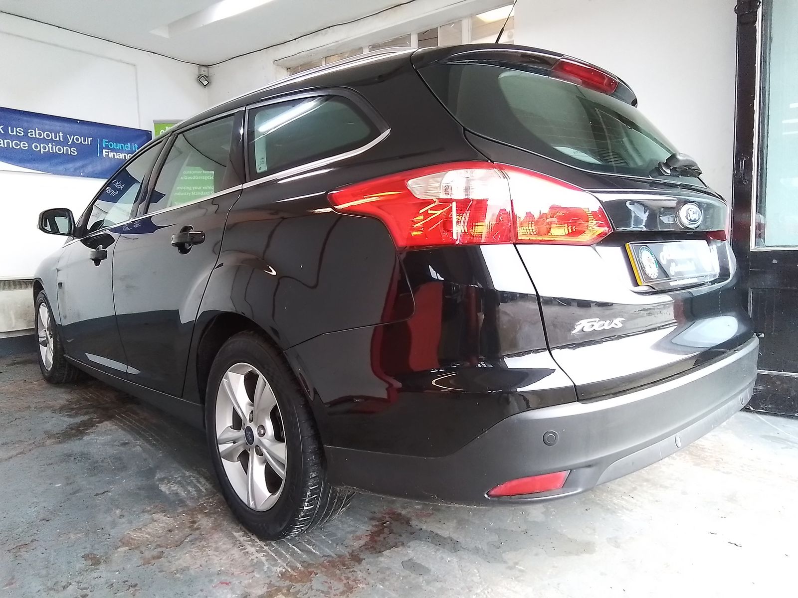 Ford Focus 1.6L Zetec Auto Estate 5dr Petrol Automatic Euro 5 (123 bhp) 5dr Automatic 2025