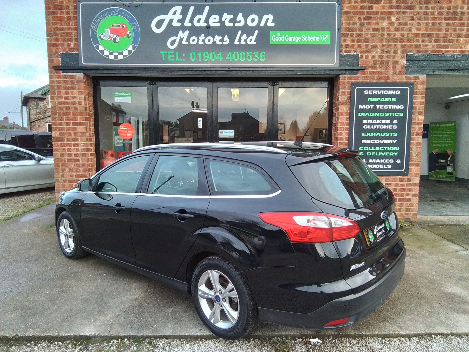 Ford Focus 1.6L Zetec Auto Estate 5dr Petrol Automatic Euro 5 (123 bhp) 5dr Automatic 2025