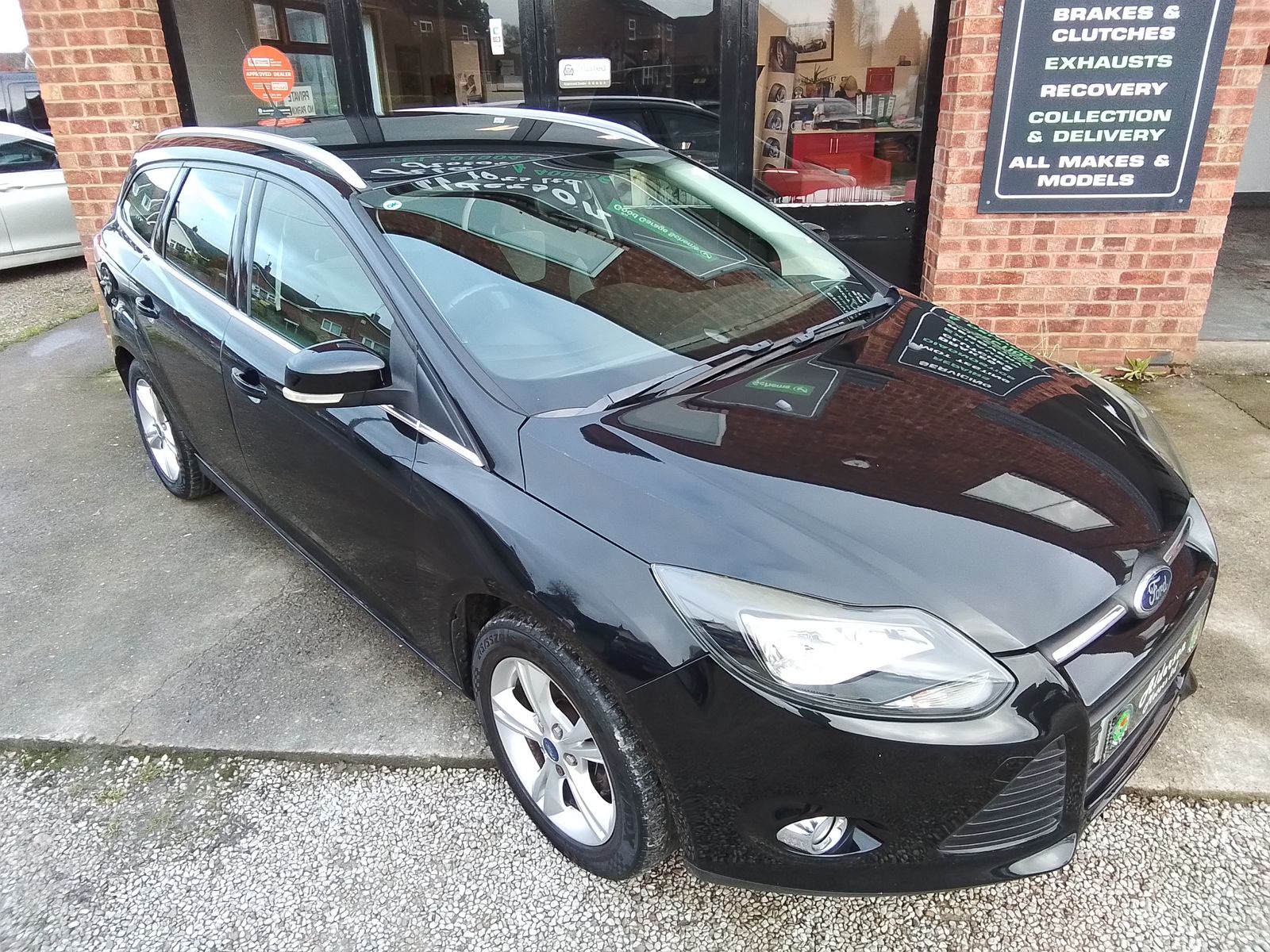 Ford Focus 1.6L Zetec Auto Estate 5dr Petrol Automatic Euro 5 (123 bhp) 5dr Automatic 2025