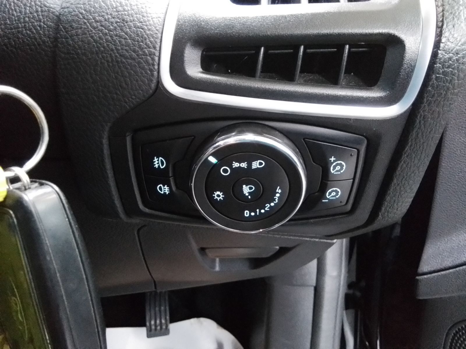 Ford Focus 1.6L Zetec Auto Estate 5dr Petrol Automatic Euro 5 (123 bhp) 5dr Automatic 2025