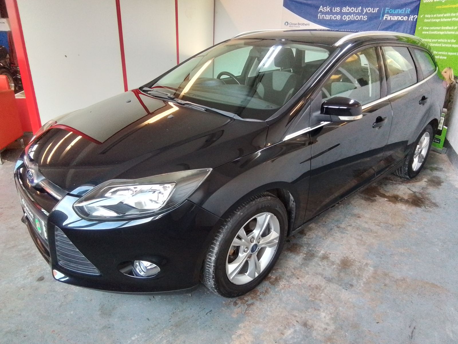 Ford Focus 1.6L Zetec Auto Estate 5dr Petrol Automatic Euro 5 (123 bhp) 5dr Automatic 2025