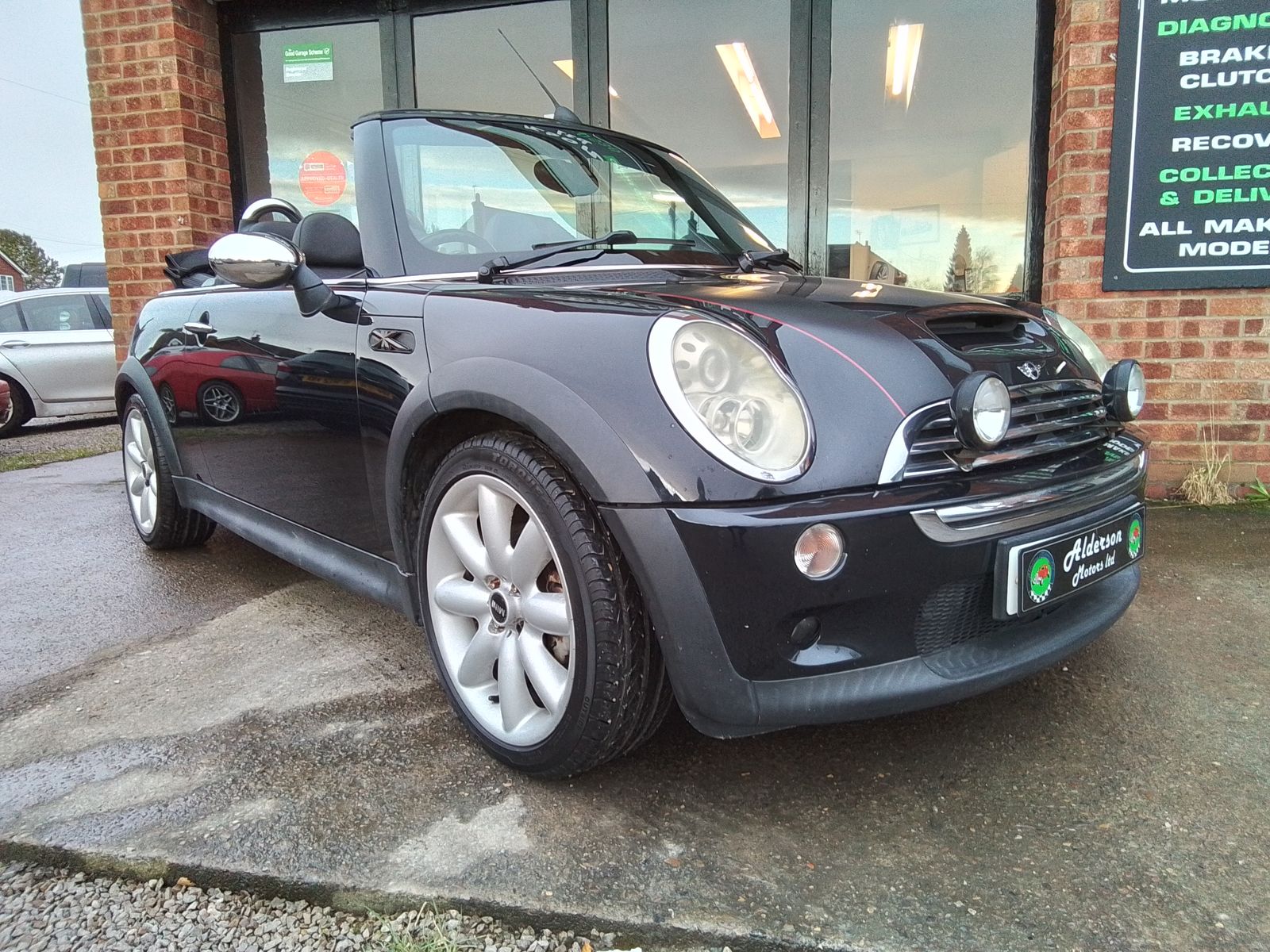 MINI Convertible 1.6L Cooper S Convertible 2dr Petrol Manual Euro 4 (168 bhp) 2dr Manual 2025