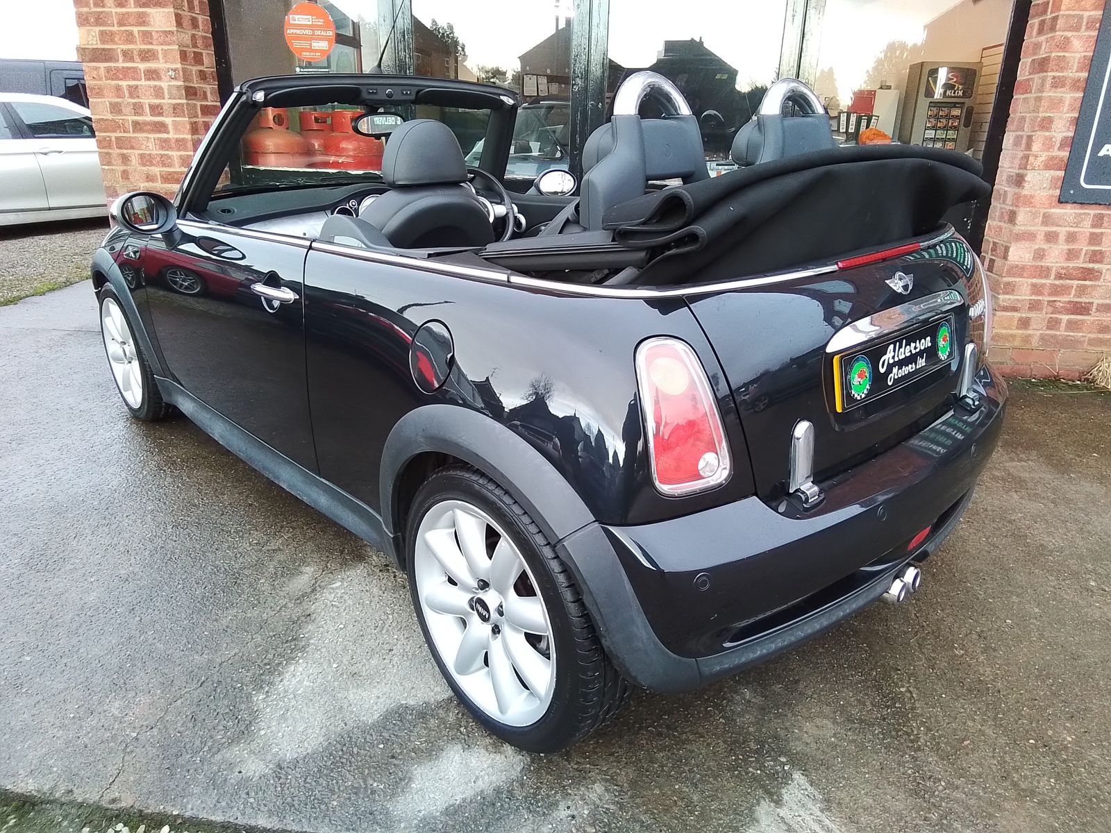 MINI Convertible 1.6L Cooper S Convertible 2dr Petrol Manual Euro 4 (168 bhp) 2dr Manual 2025