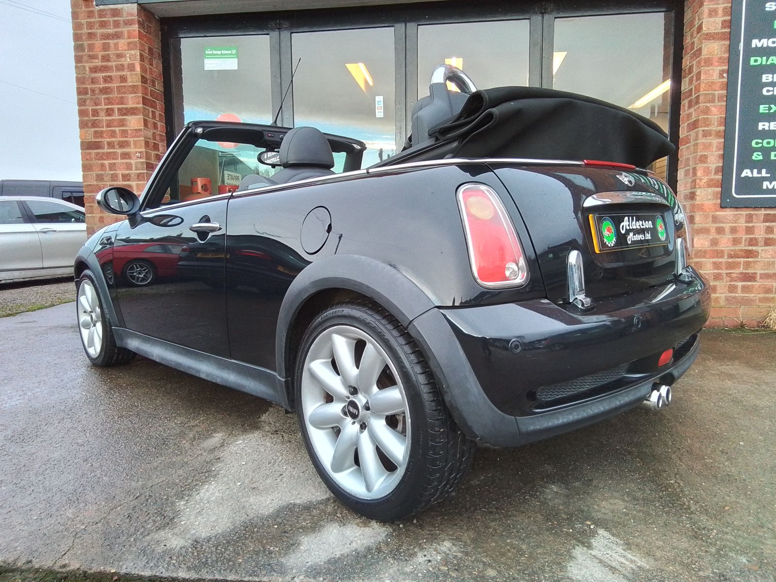MINI Convertible 1.6L Cooper S Convertible 2dr Petrol Manual Euro 4 (168 bhp) 2dr Manual 2025