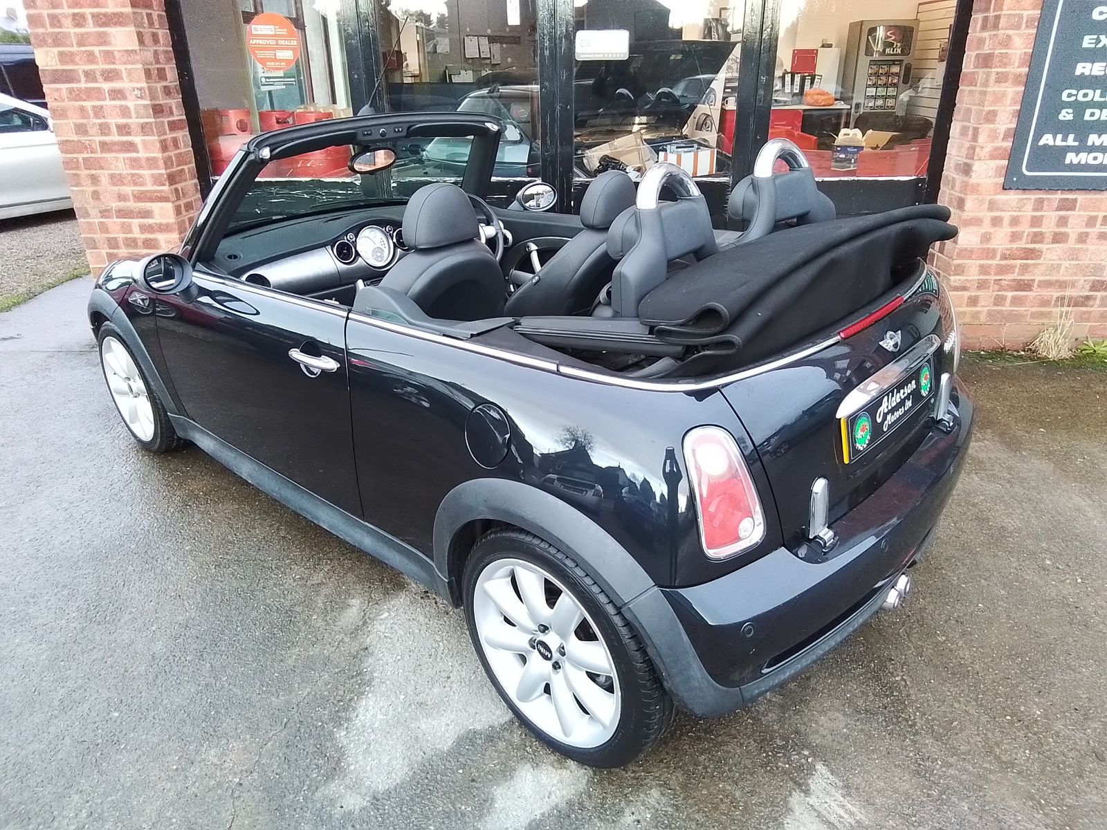 MINI Convertible 1.6L Cooper S Convertible 2dr Petrol Manual Euro 4 (168 bhp) 2dr Manual 2025