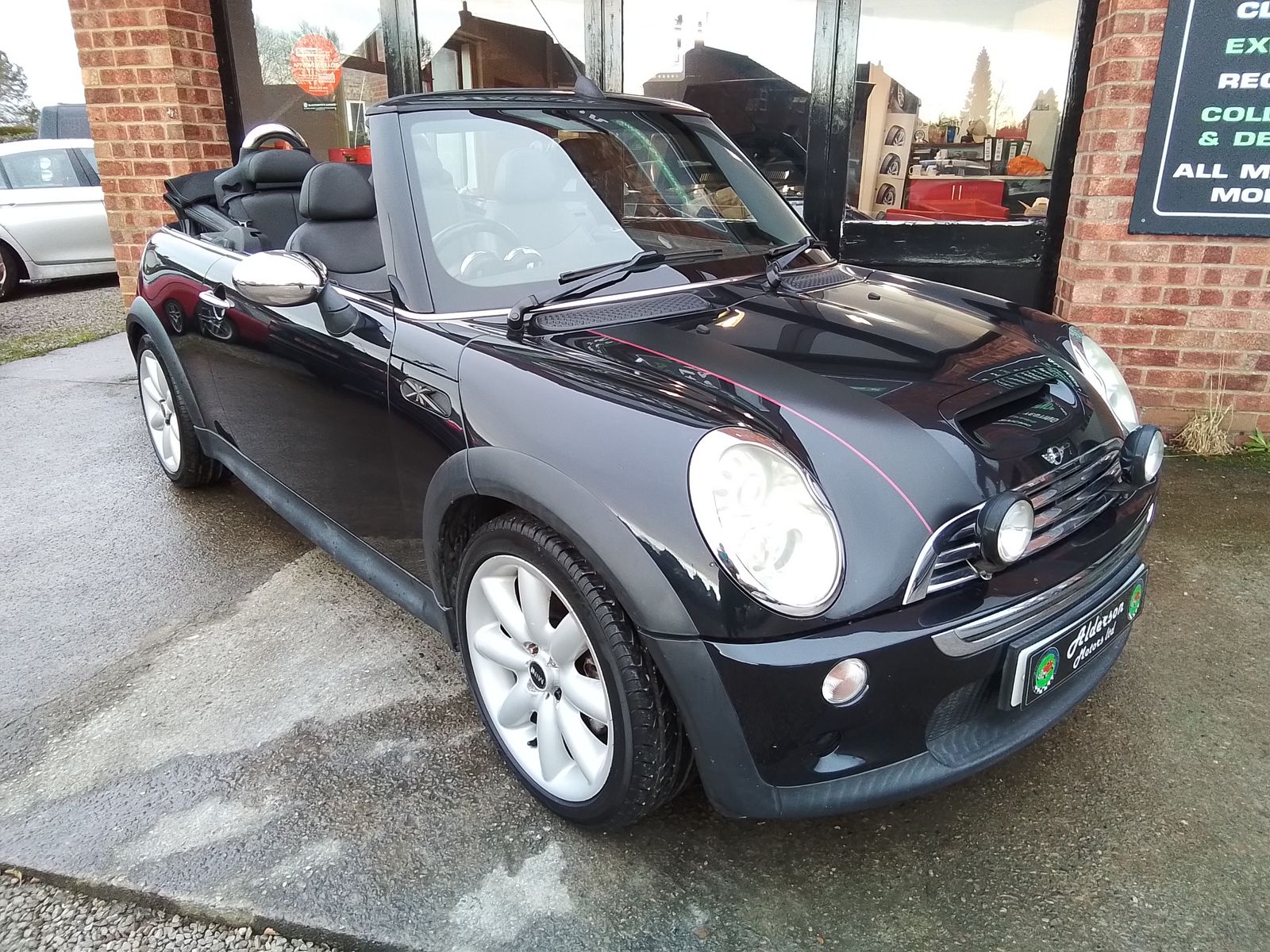 MINI Convertible 1.6L Cooper S Convertible 2dr Petrol Manual Euro 4 (168 bhp) 2dr Manual 2025