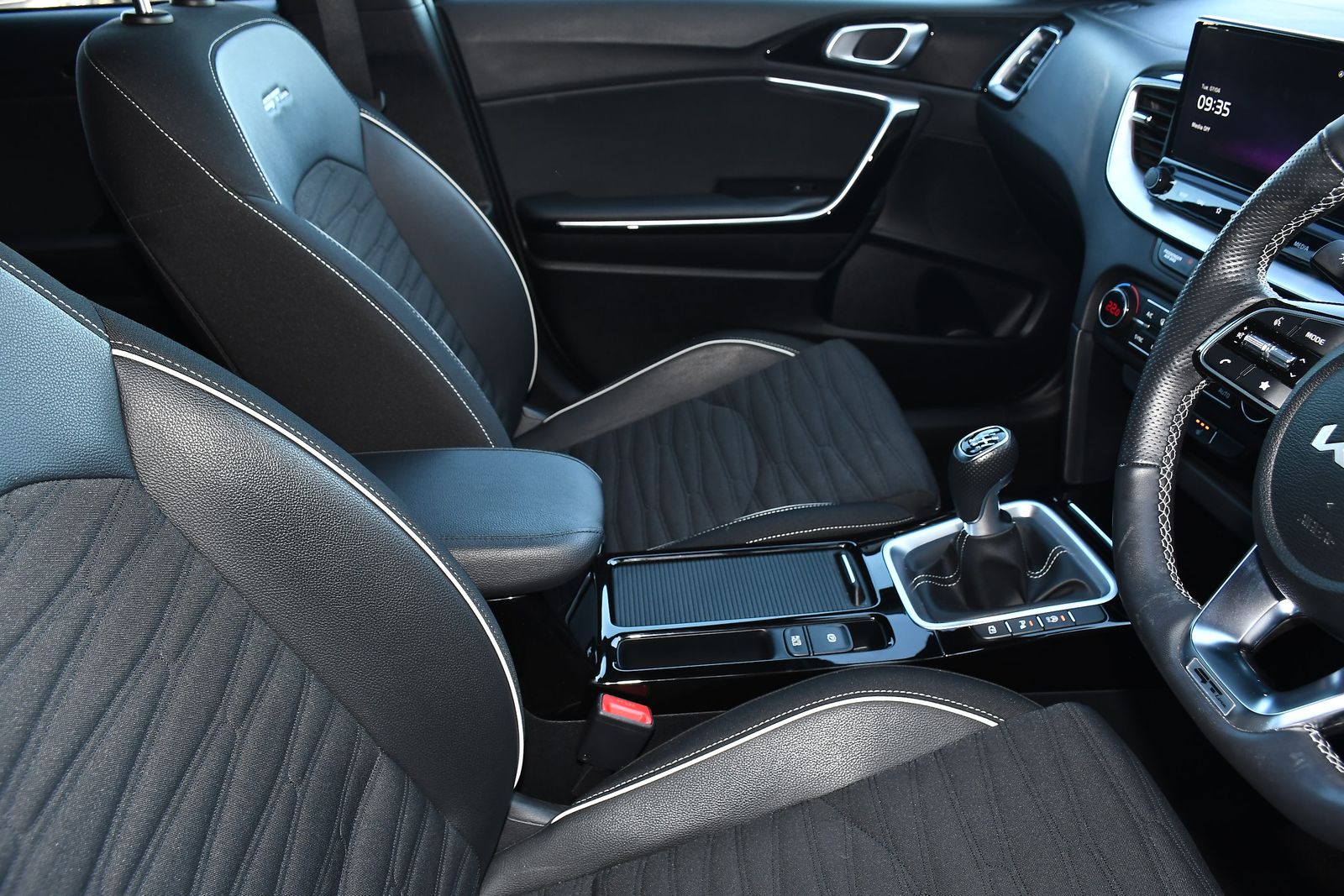 Kia ProCeed 1.5 T-GDi GT-Line Shooting Brake 5dr Petrol Manual Euro 6 (s/s) (158 bhp) 5dr Manual 2026
