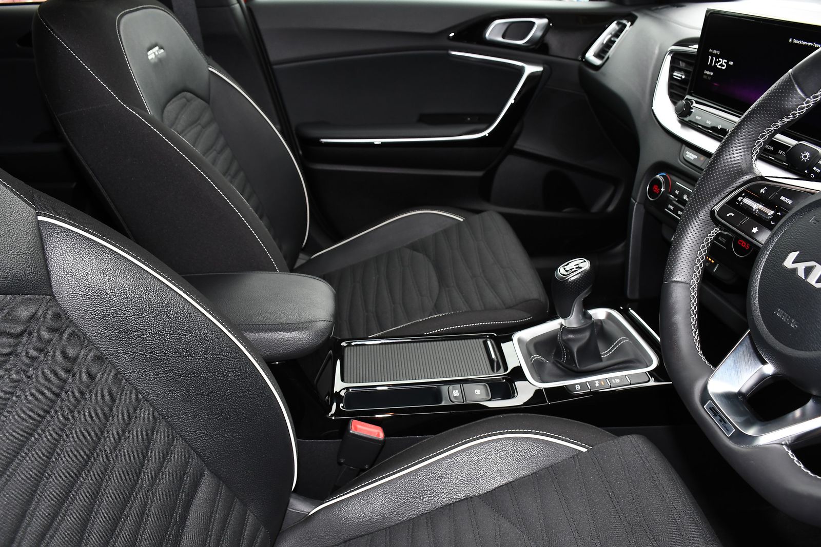 Kia ProCeed 1.5 T-GDi GT-Line Shooting Brake 5dr Petrol Manual Euro 6 (s/s) (158 bhp) 5dr Manual 2025