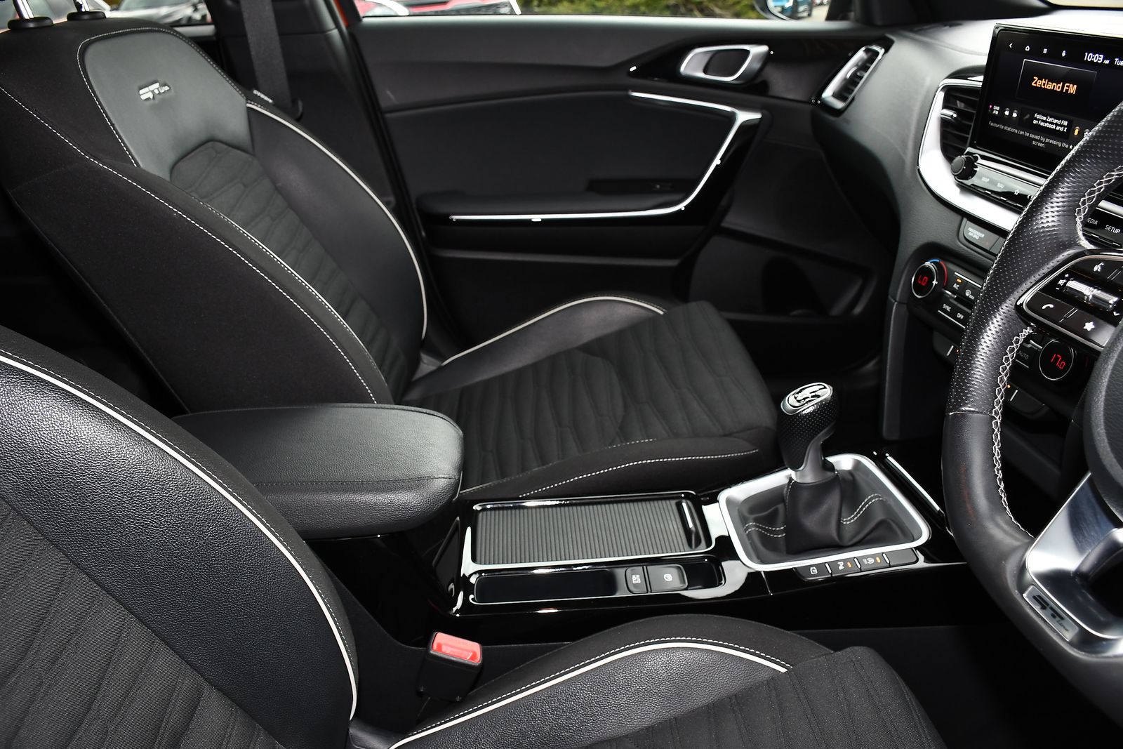 Kia ProCeed 1.5 T-GDi GT-Line Shooting Brake 5dr Petrol Manual Euro 6 (s/s) (158 bhp) 5dr Manual 2025