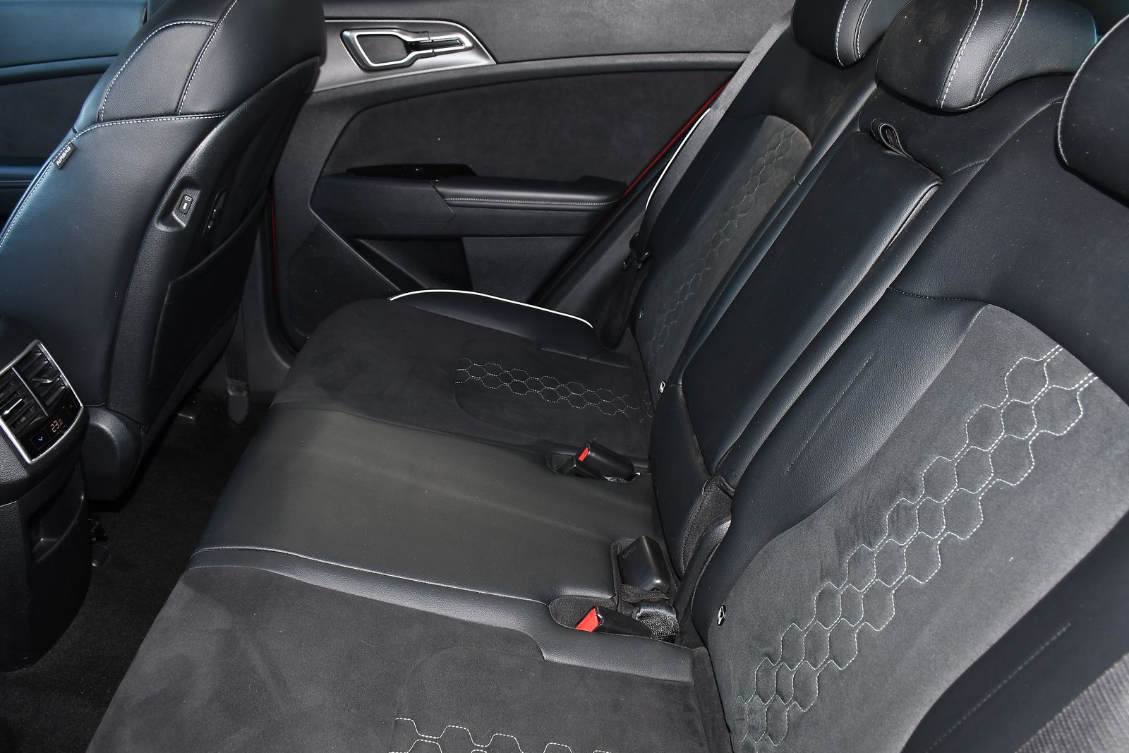 Kia Sportage 1.6 h T-GDi GT-Line SUV 5dr Petrol Hybrid Auto Euro 6 (s/s) (226 bhp) 5dr Automatic 2025