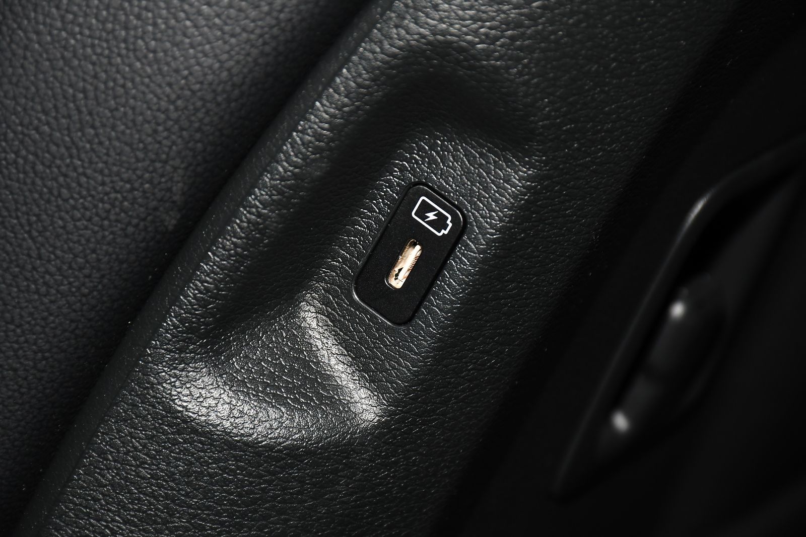 Kia Sportage 1.6 h T-GDi Shadow SUV 5dr Petrol Hybrid Auto Euro 6 (s/s) (207 bhp) 5dr Automatic 2026