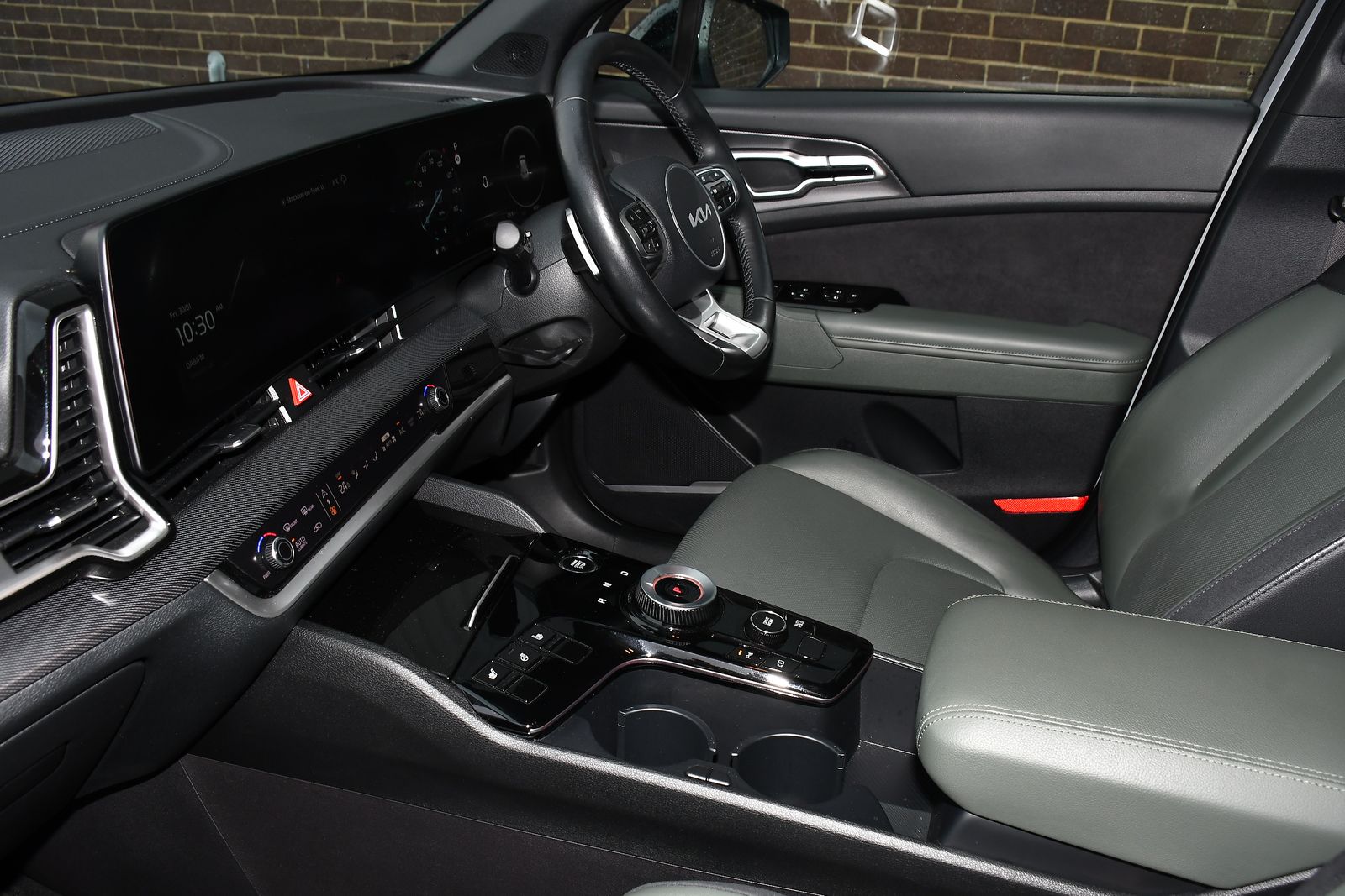 Kia Sportage 1.6 h T-GDi Shadow SUV 5dr Petrol Hybrid Auto Euro 6 (s/s) (207 bhp) 5dr Automatic 2026