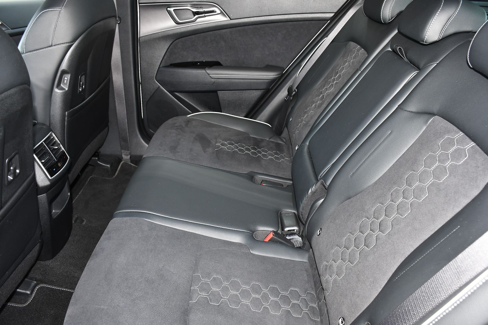 Kia Sportage 1.6L GT-Line ISG HEV Auto SUV 5dr Hybrid Automatic Euro 6 (227 bhp) 5dr Automatic 2026